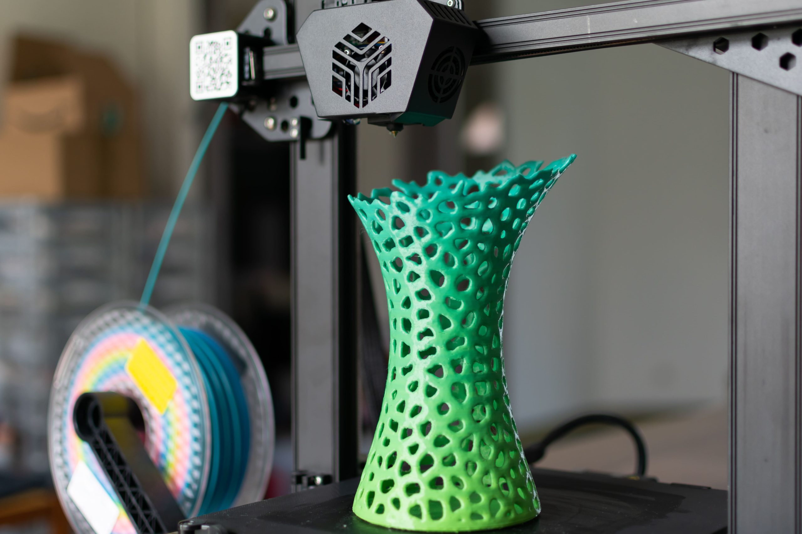 3d-printing-vase-with-multicolored-pla-filament-1-scaled