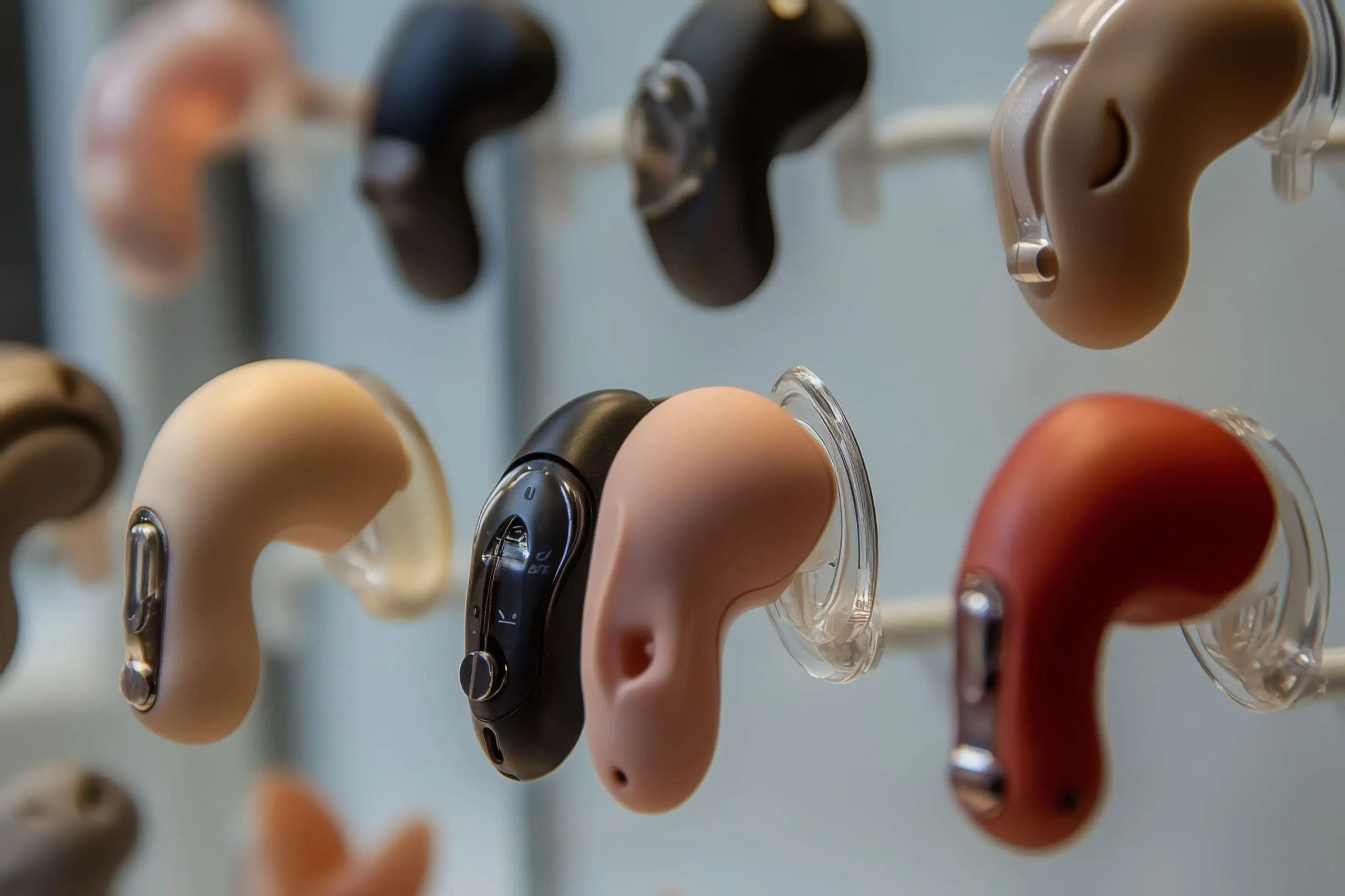 USA Hearing Aids Market Outlook to 2030 exploring-vibrant-collection-hearing-aids-displayed-neatly-modern-clinic-day-showcasing-innovation-accessibility-1-scaled