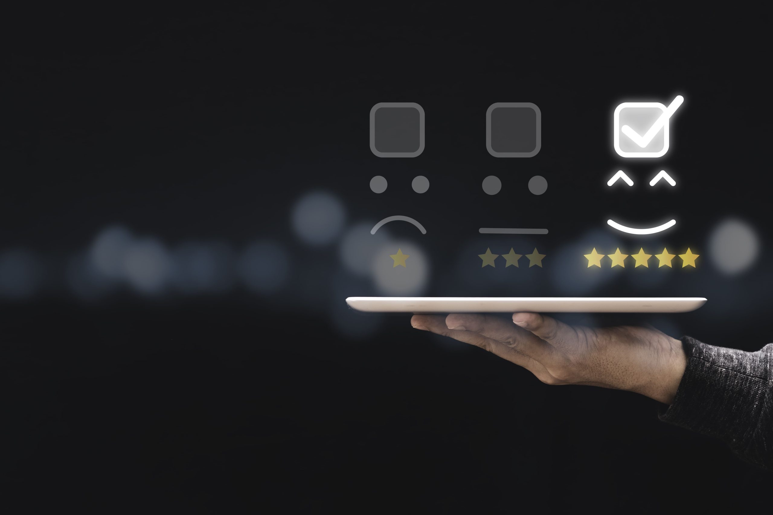 businessman-holding-tabletand-showing-customer-online-evaluation-result-five-star-1-scaled