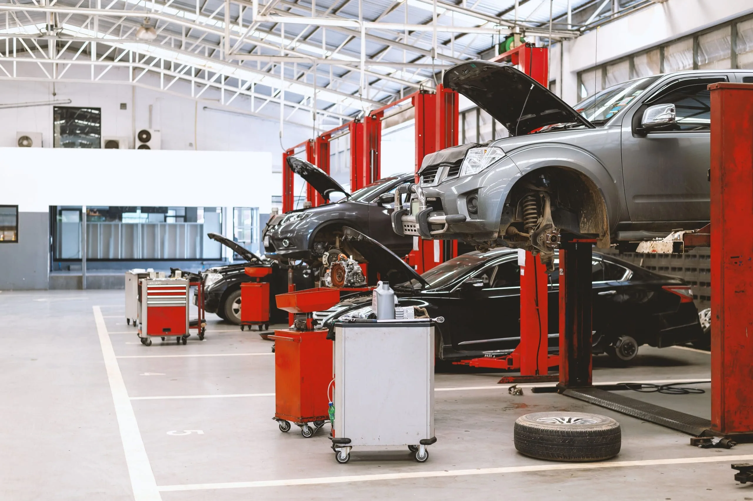 Dubai’s Vehicle Fleet Expected to Be 30% Electric by 2030 as Service Centers Confront Readiness Challenges UAE-Automotive-Service-Center-Market-scaled