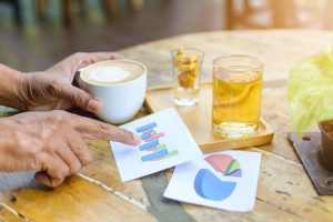 Competitive Benchmarking Strategies to Improve Speed and Standardization in QSR Outlets