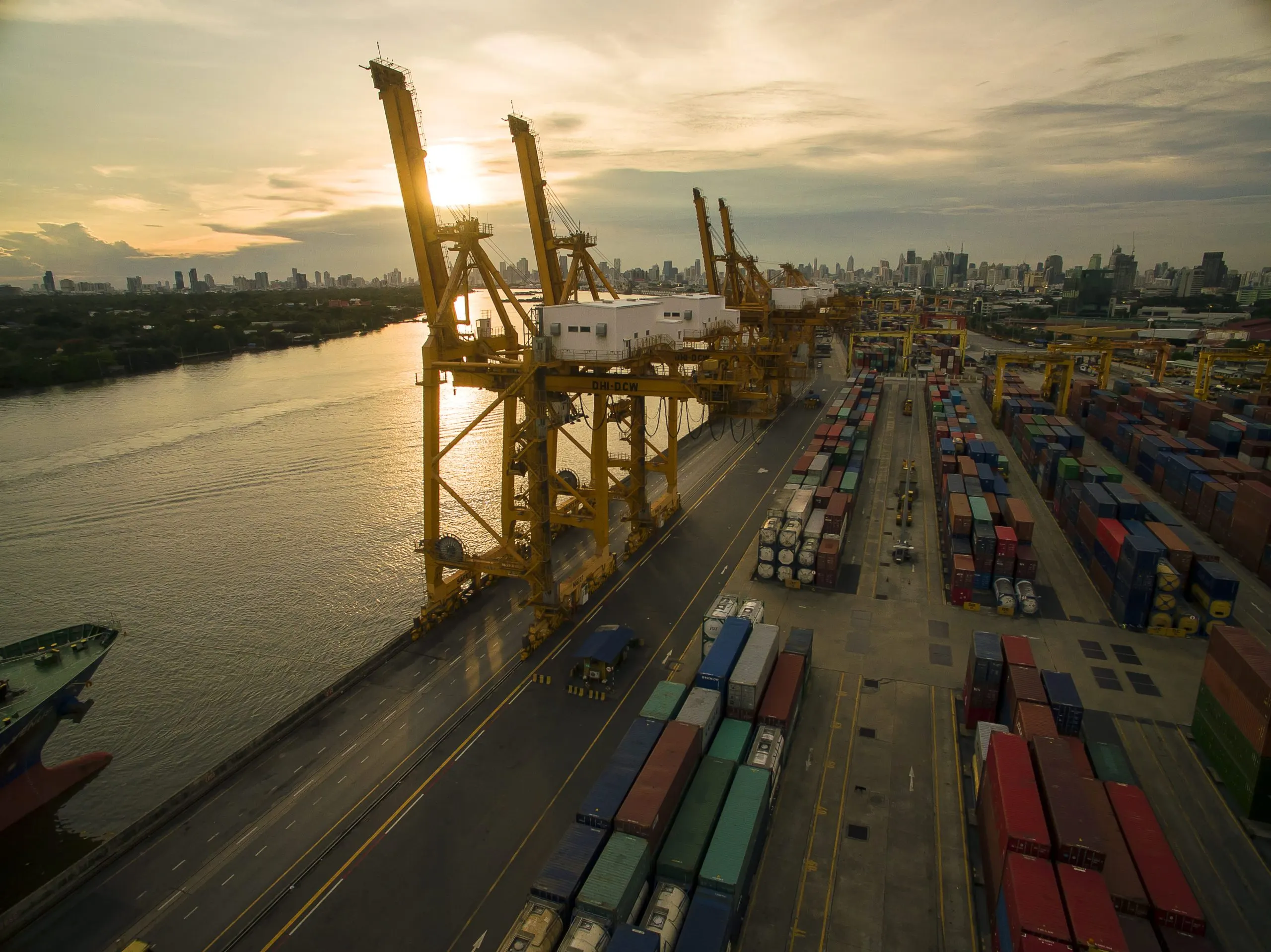 Global Shipping Financial Benchmarking Services for Optimizing Vessel Economics, Port Fees, and Capital Utilization global-shipping-financial-benchmarking-services-scaled