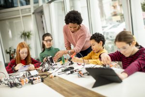 Financial Benchmarking in Hybrid Learning Models to Improve Capital Allocation and Academic ROI