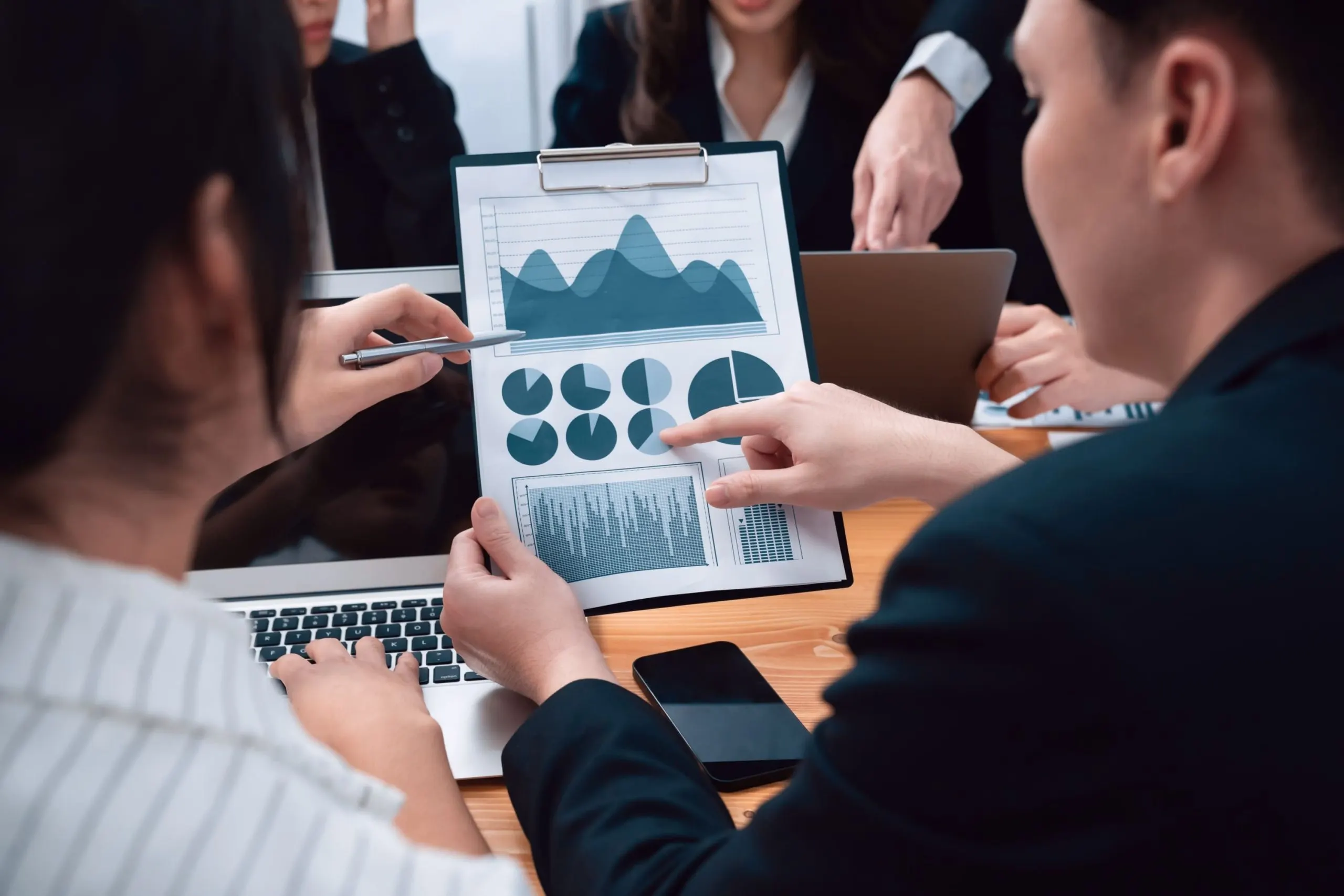 Industrial Automation Financial Benchmarking to Evaluate Capital Efficiency and Return on Automation Investments in Manufacturing industrial-automation-financial-benchmarking-scaled