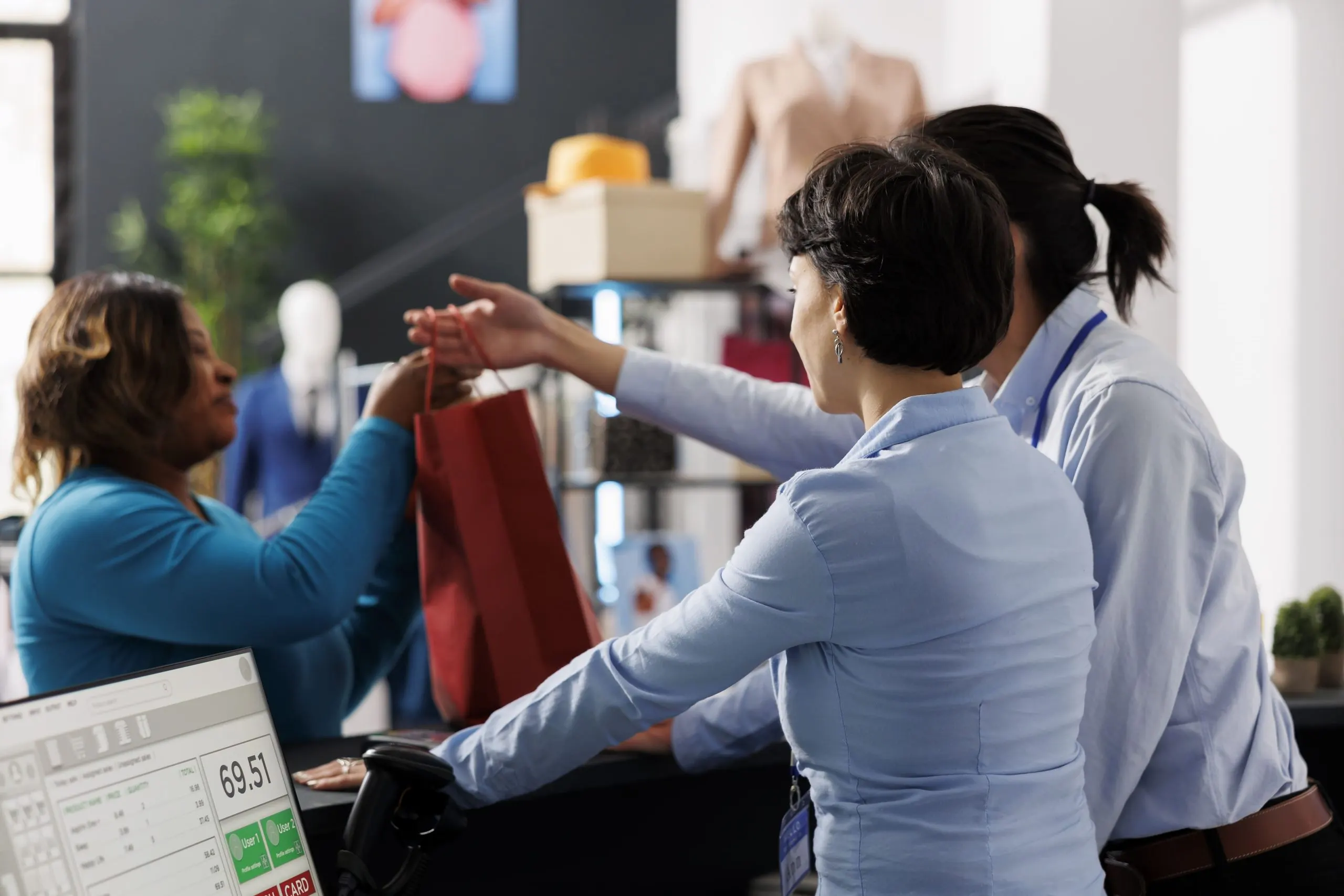 Enabling Data-Driven Retail Tech Decisions With Competitive Benchmarking retail-technology-benchmarking-services-scaled