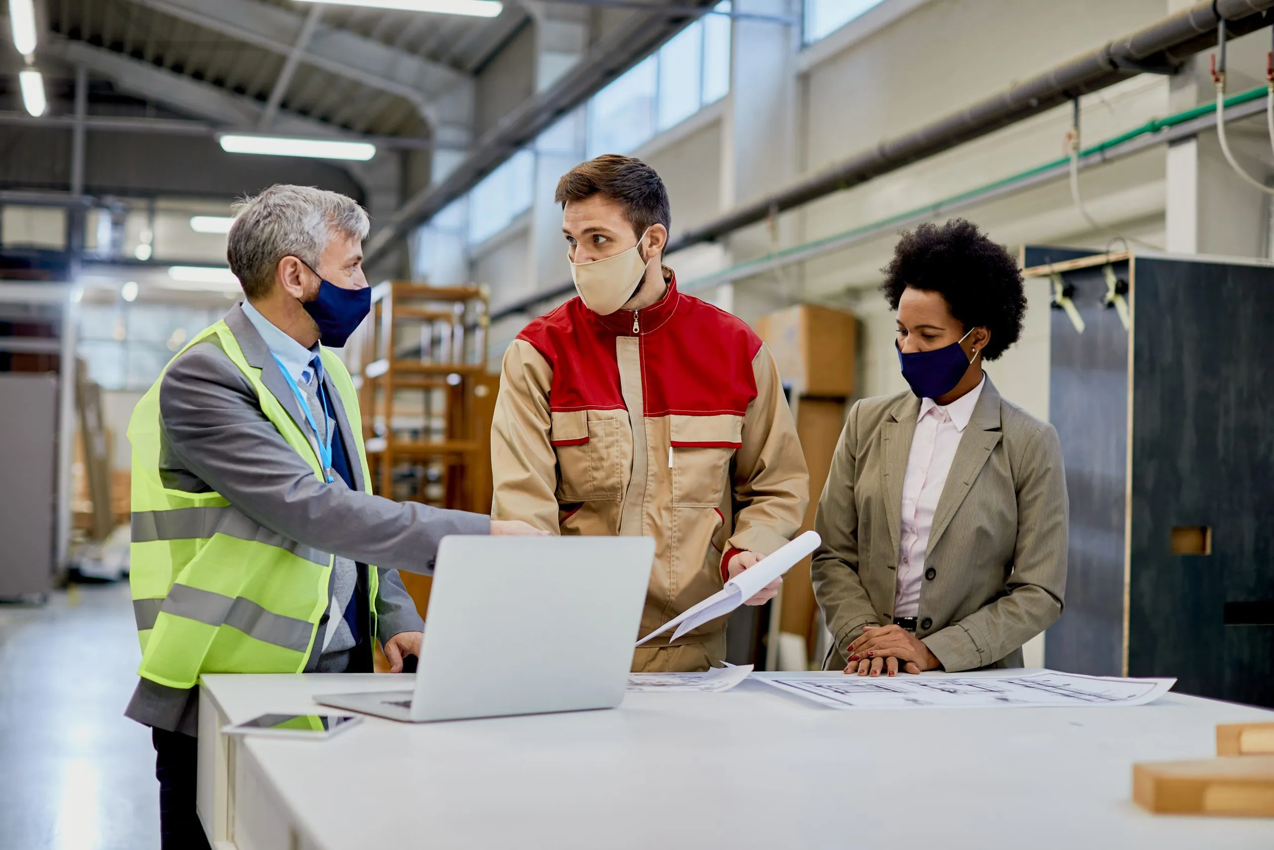 Redefining Warehouse Performance Standards With Warehousing Strategy Benchmarking in the Logistics Sector warehousing-strategy-benchmarking-logistics-sector-scaled