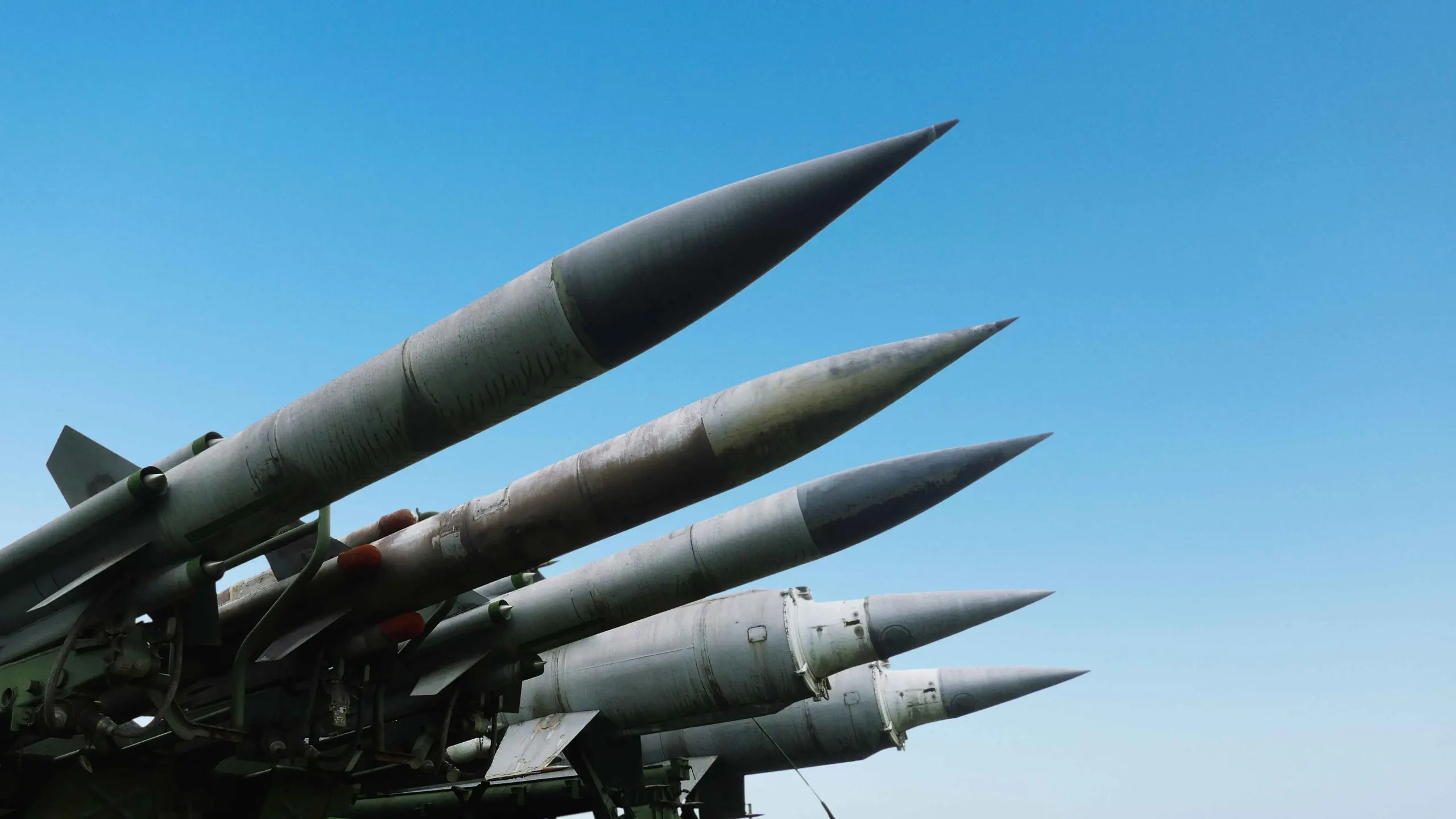 Israel Man Portable Air Defense Systems Market outlook to 2035 missiles-weapons-rockets-blue-sky-concept-war-israel-palestine-armed-conflict-terrorists_compressed-scaled