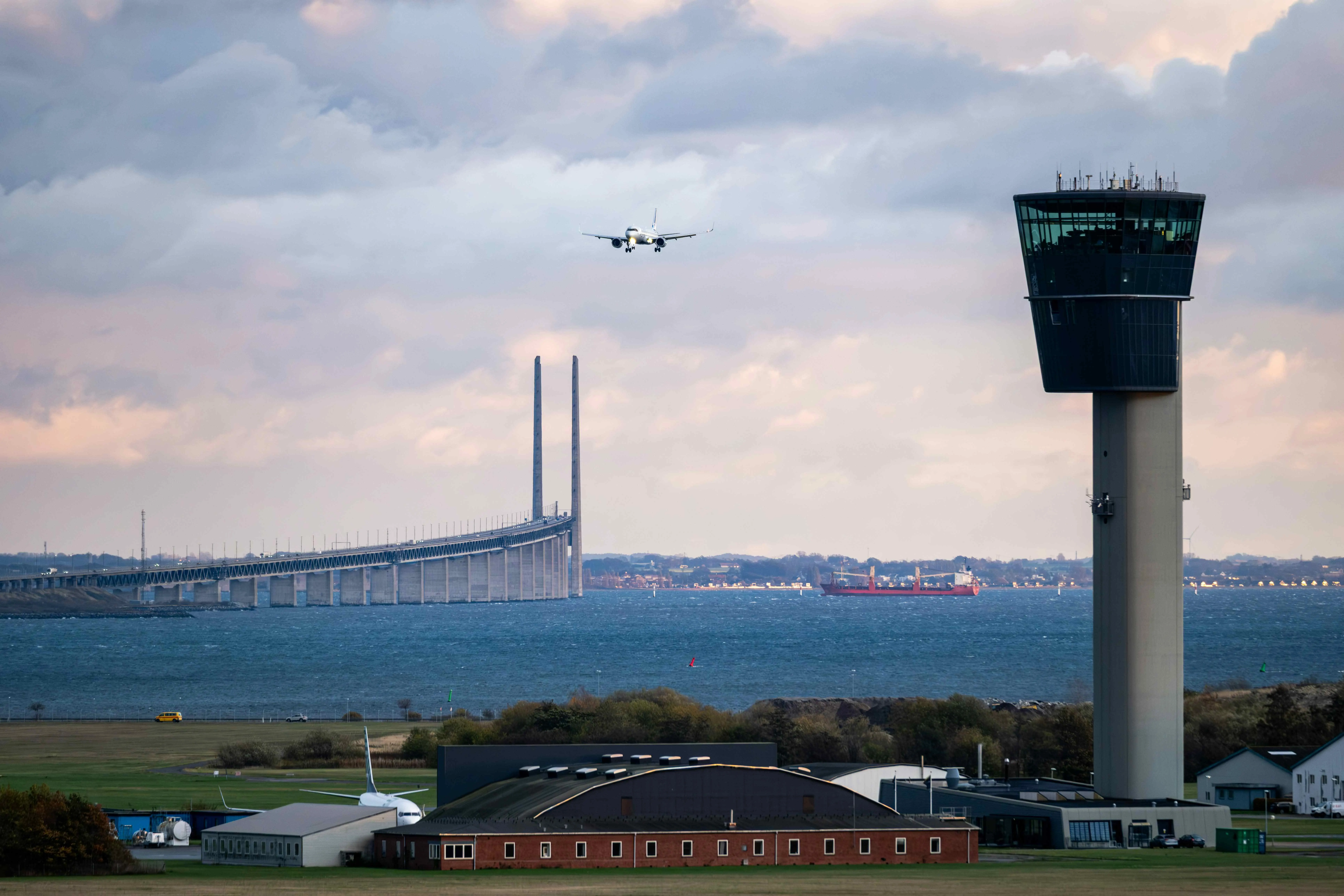 Australia Air Traffic Control Equipment Market outlook to 2035 rasmus-lauridsen-wHT4O2ncAhc-unsplash_compressed