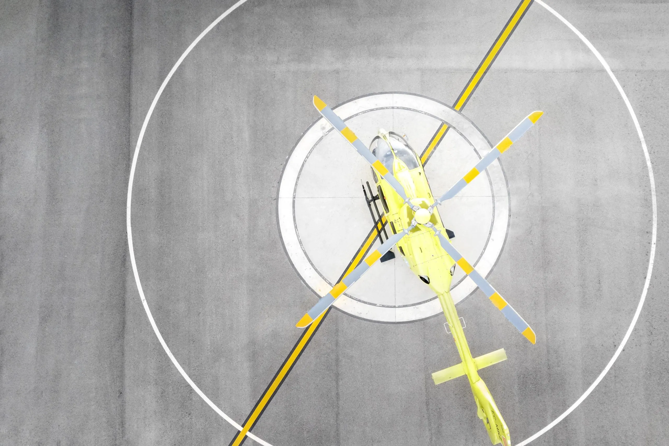Qatar helicopter blades Market outlook to 2035 top-view-yellow-helicopter-helipad-1-scaled