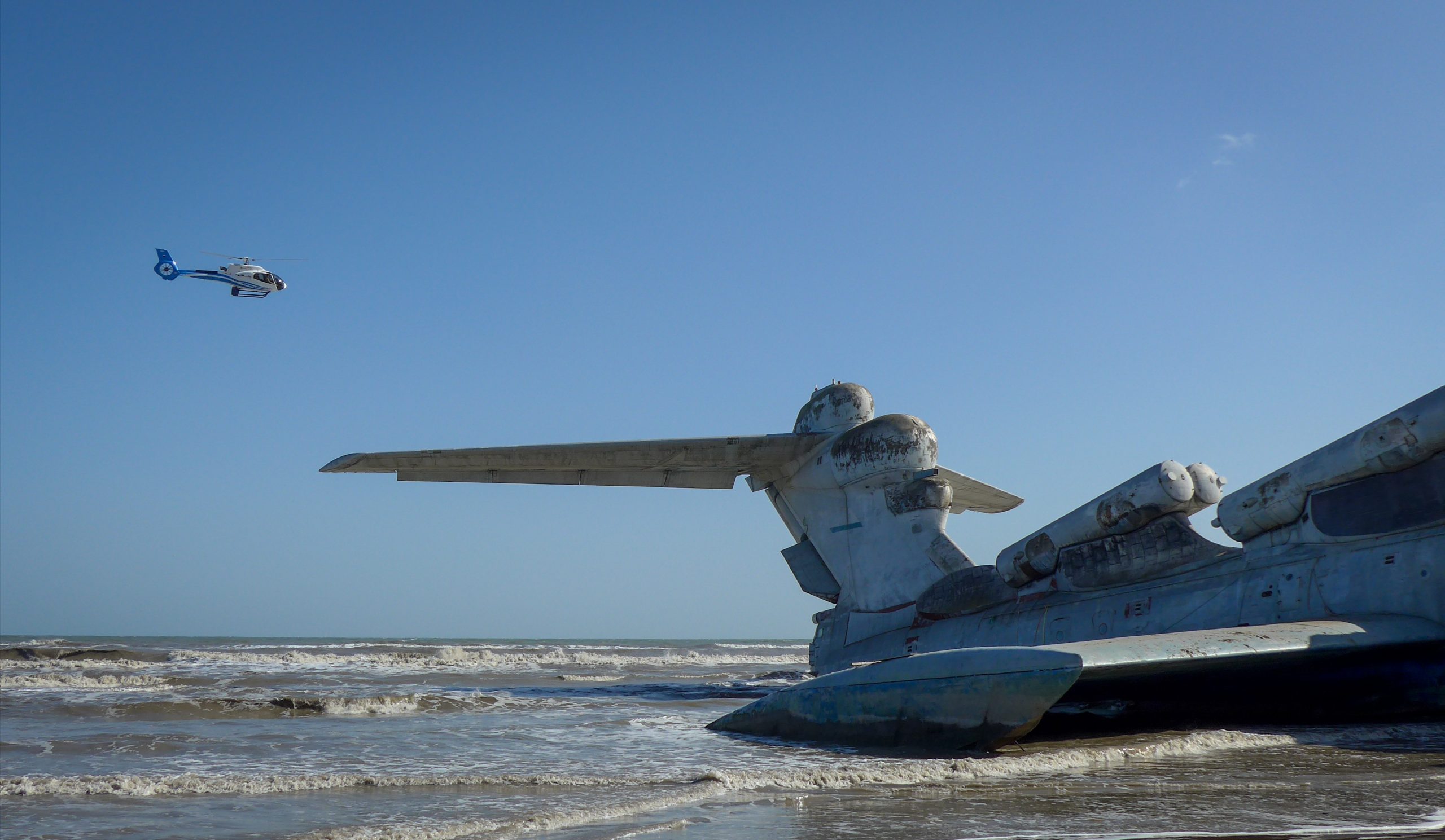 view-helicopter-flying-sea-against-sky-scaled