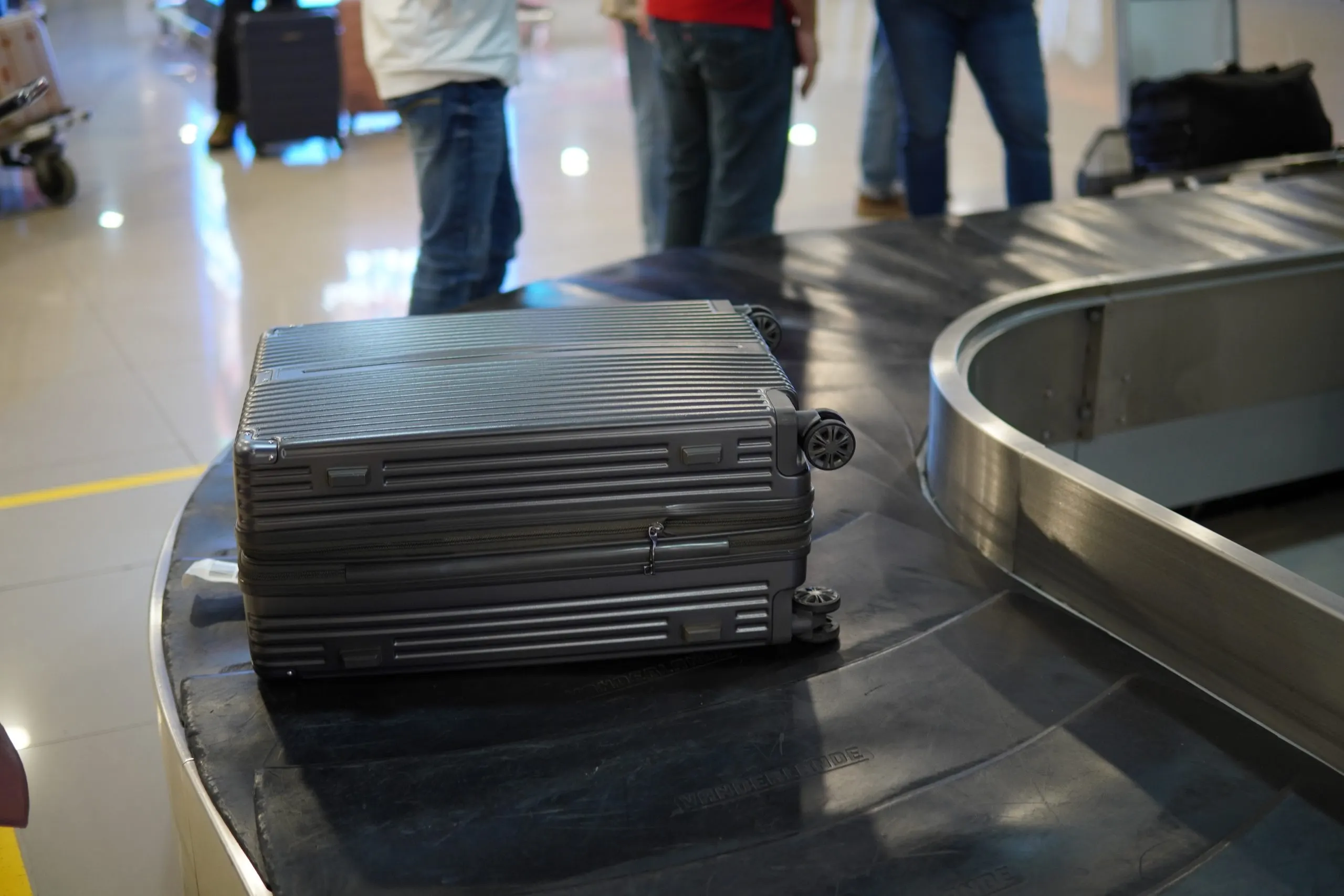 US airport baggage handling systems Market outlook 2035 bags-airport-baggage-scaled
