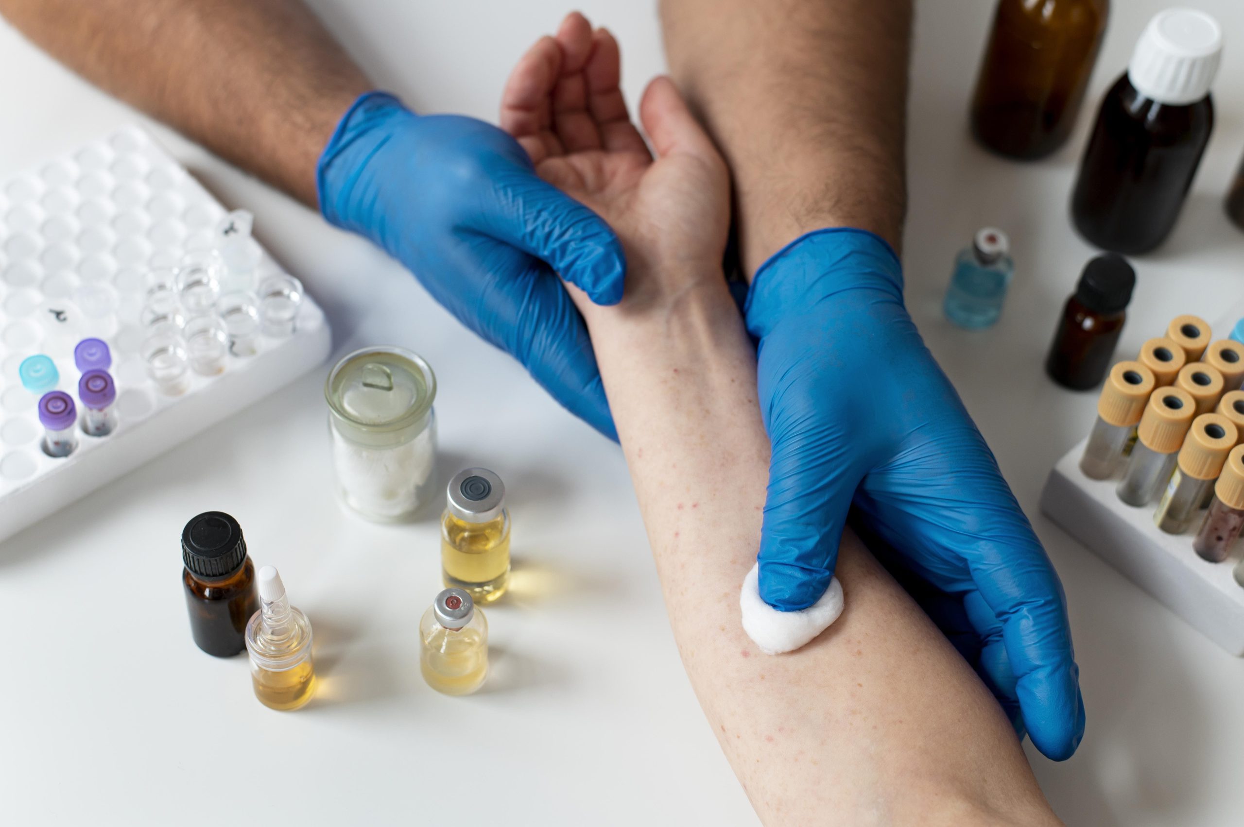 UAE Rheumatoid Factor Testing Market Outlook 2030 doctor-checking-person-s-skin-allergy-1-scaled
