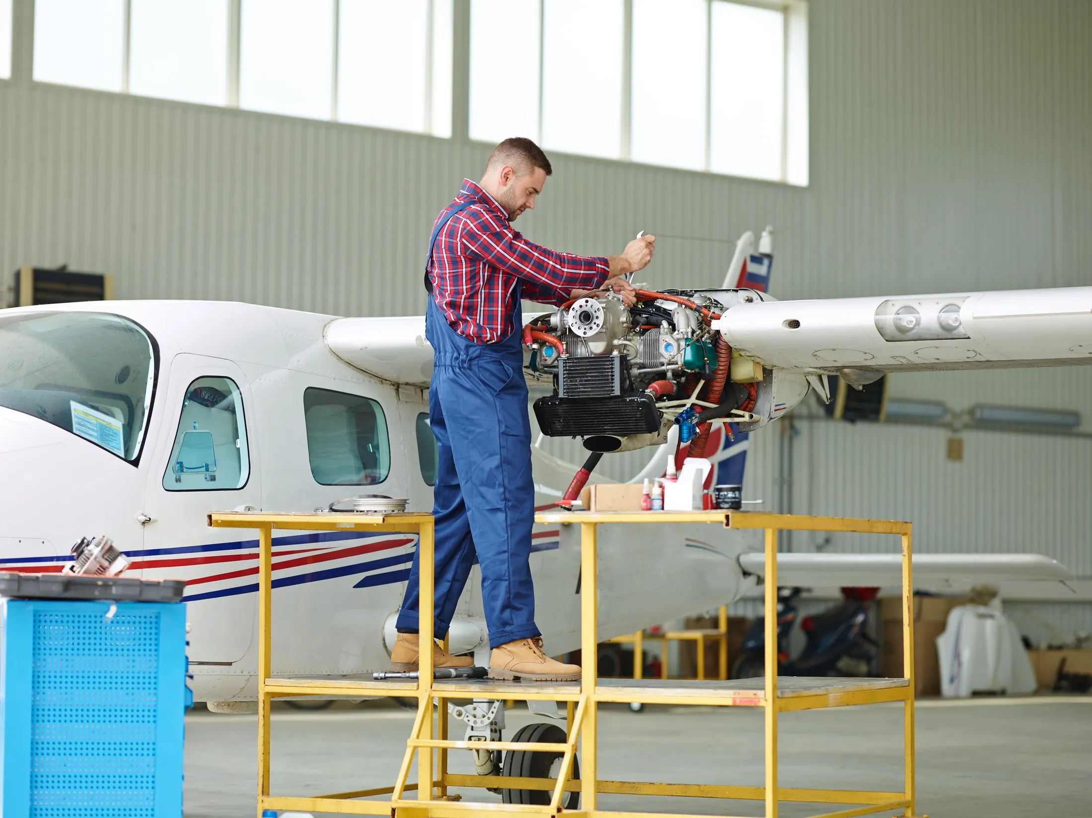 USA Commercial Aircraft Aftermarket outlook to 2035 engineer-working-with-airplane-1