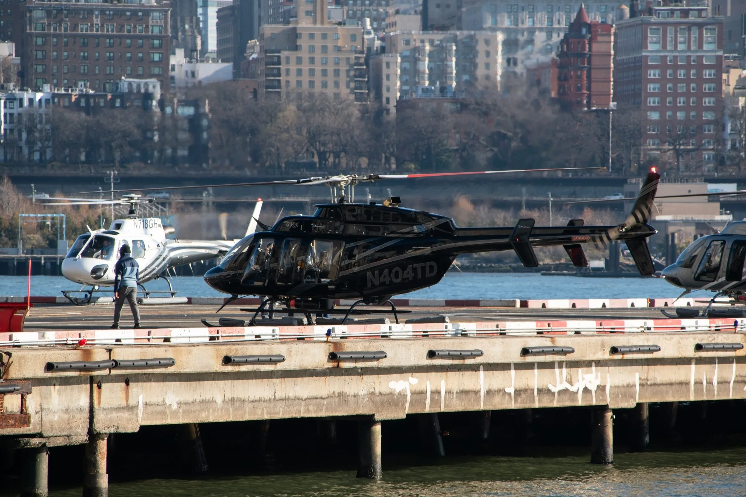 US military helicopters Market outlook 2035 helicopter-hudson-river-new-york-city-scaled