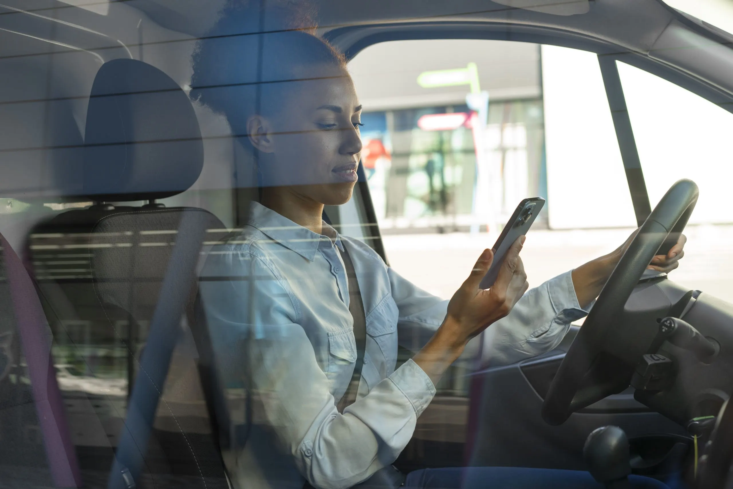 USA Vehicle-to-Everything (V2X) Communication Market Outlook 2030 medium-shot-woman-working-as-driver-1-scaled