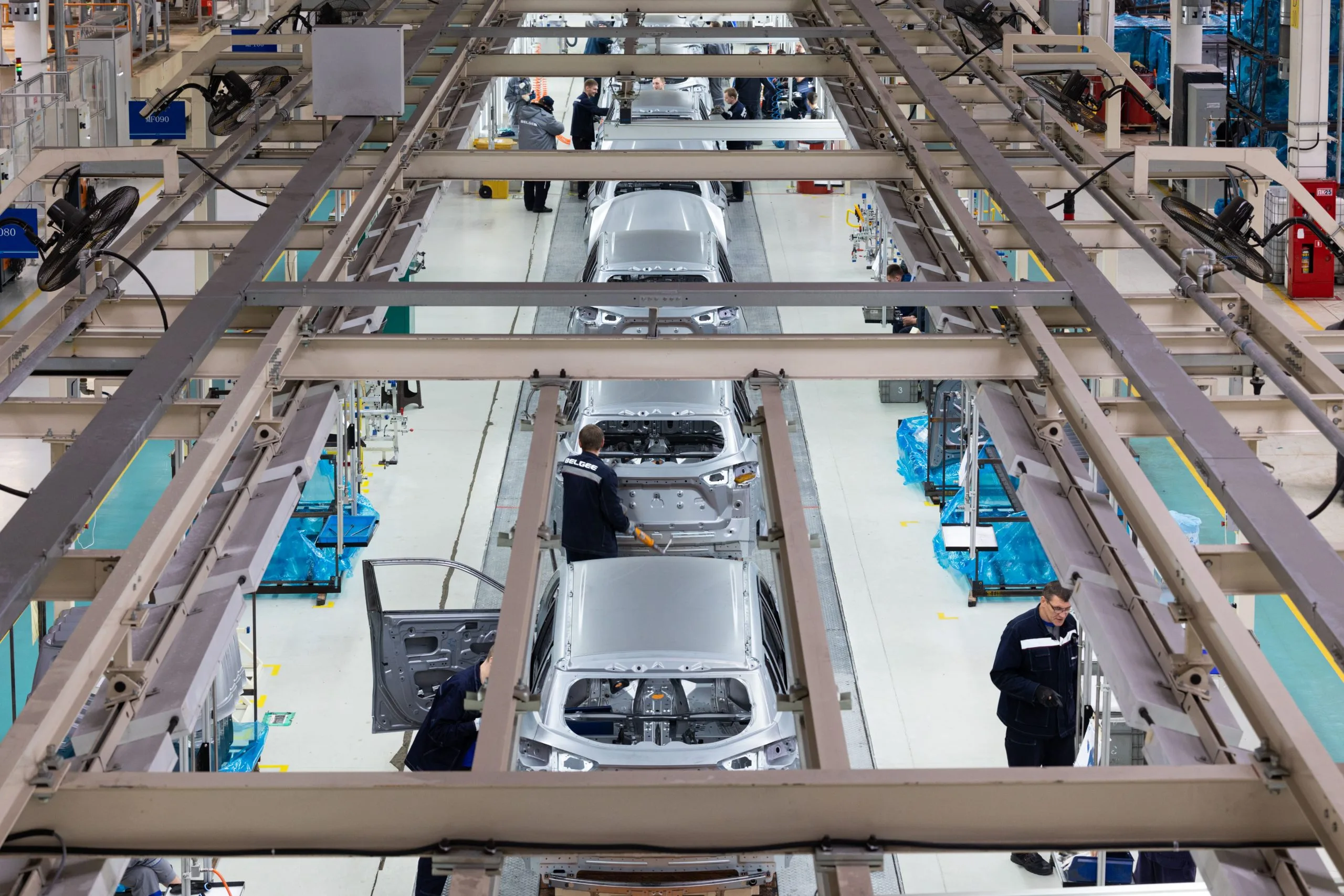 USA Automotive Semiconductors Market Outlook 2030 photo-automobile-production-line-modern-car-assembly-plant-modern-hightech-automotive-industry-1-scaled