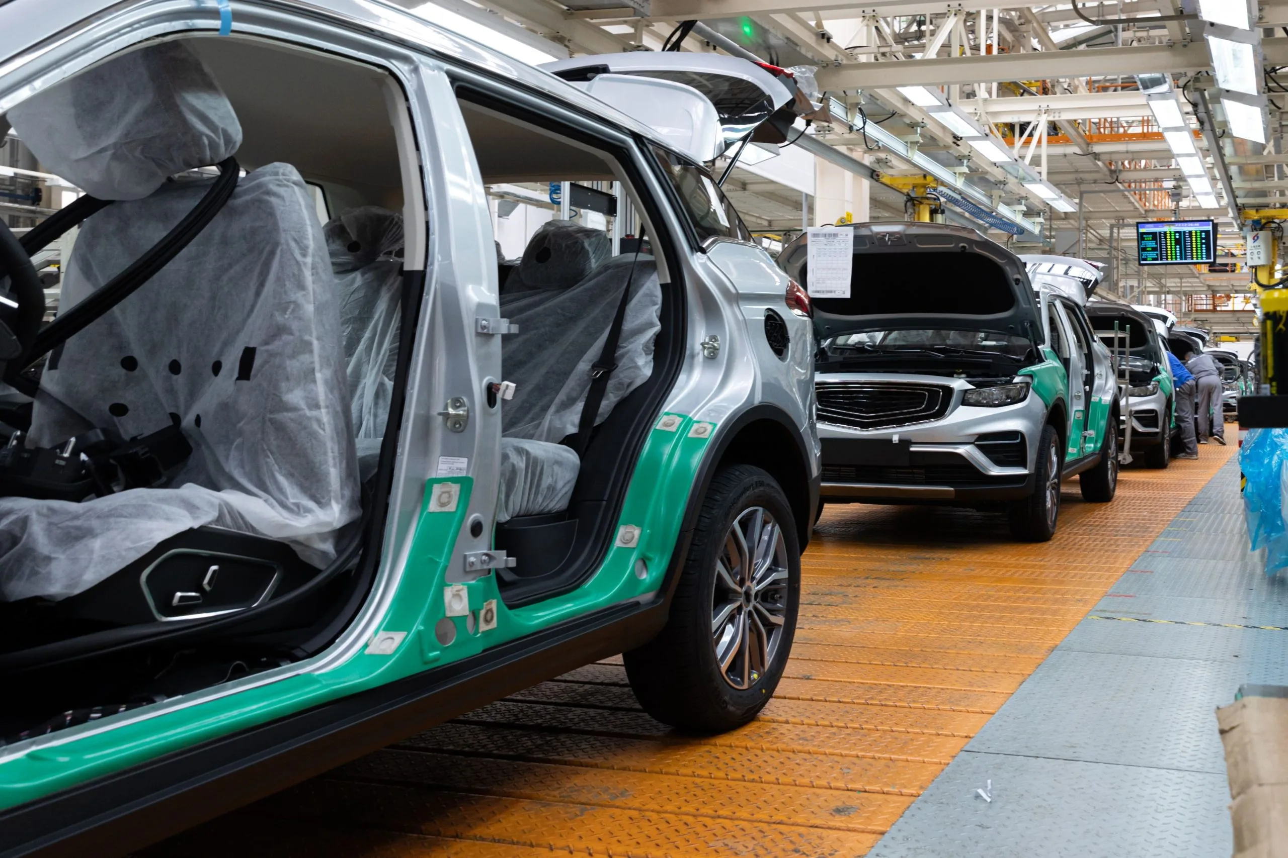 USA Tailgates Market Outlook 2030 photo-automobile-production-line-welding-car-bodies-modern-car-assembly-plant-auto-industry-1-scaled