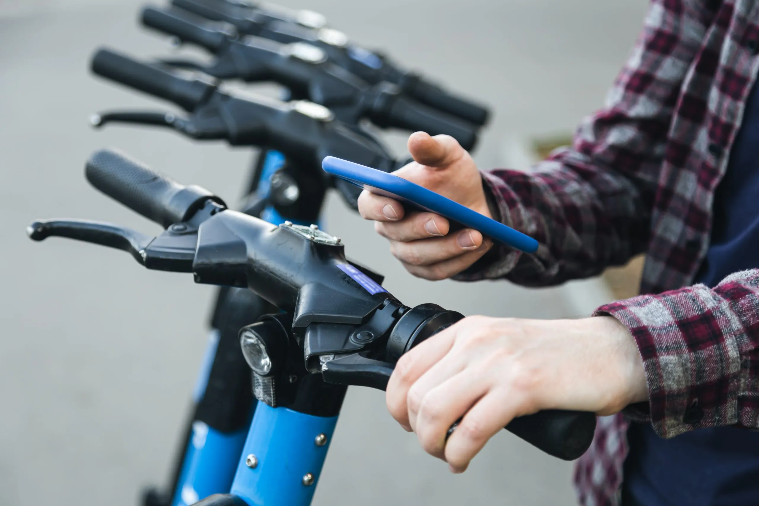 Cruiser Motorcycles Gain Traction with 6% Growth in Leisure and Touring Segments close-up-man-hand-using-mobile-app-rental-electric-scooter-scaled