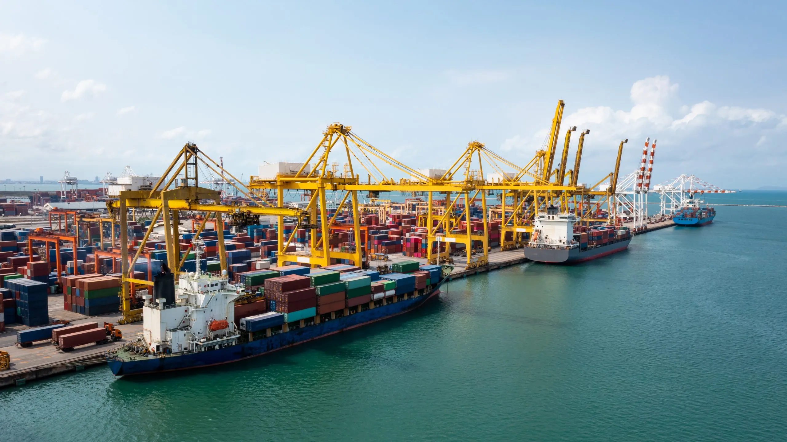 UK Freight Forwarding Market Outlook to 2035 containers-ship-shipping-ports-cargo-logistic-freight-load-unloading-by-crane-forwarding-scaled