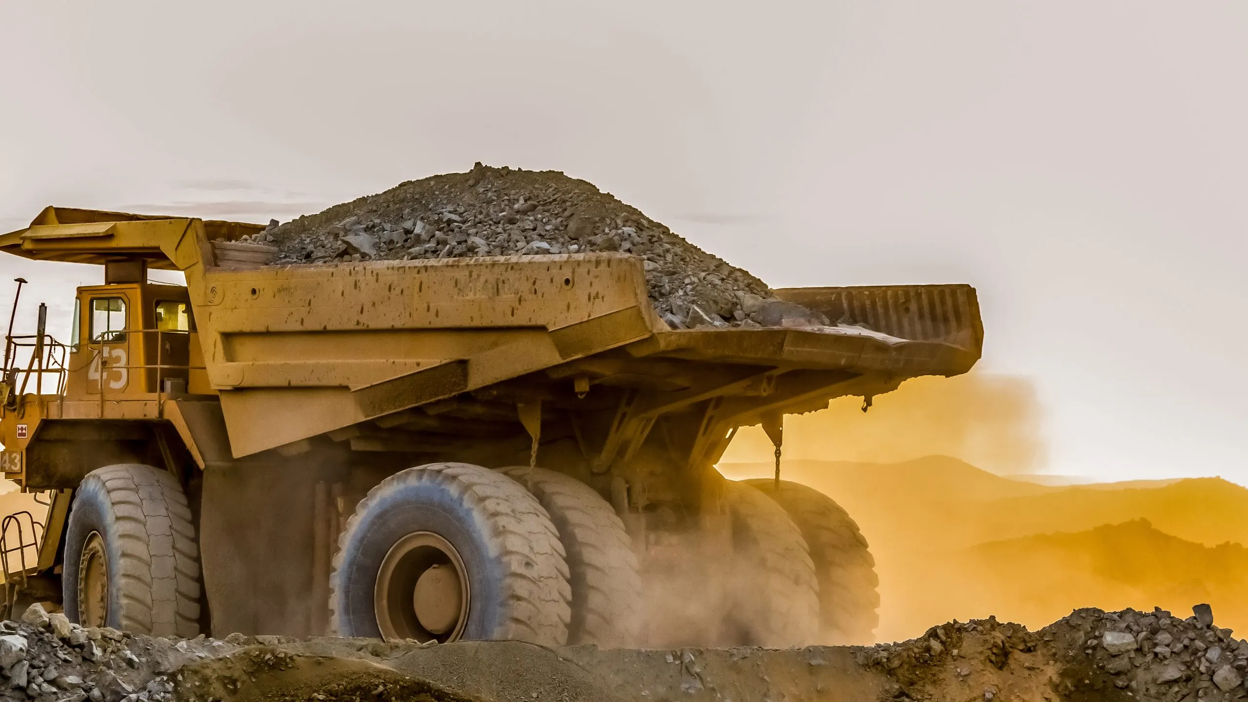 Dump Truck Insights Reflect 8% Growth Fuelled by Construction and Mining Activity dump-truck-competitive-insights-scaled
