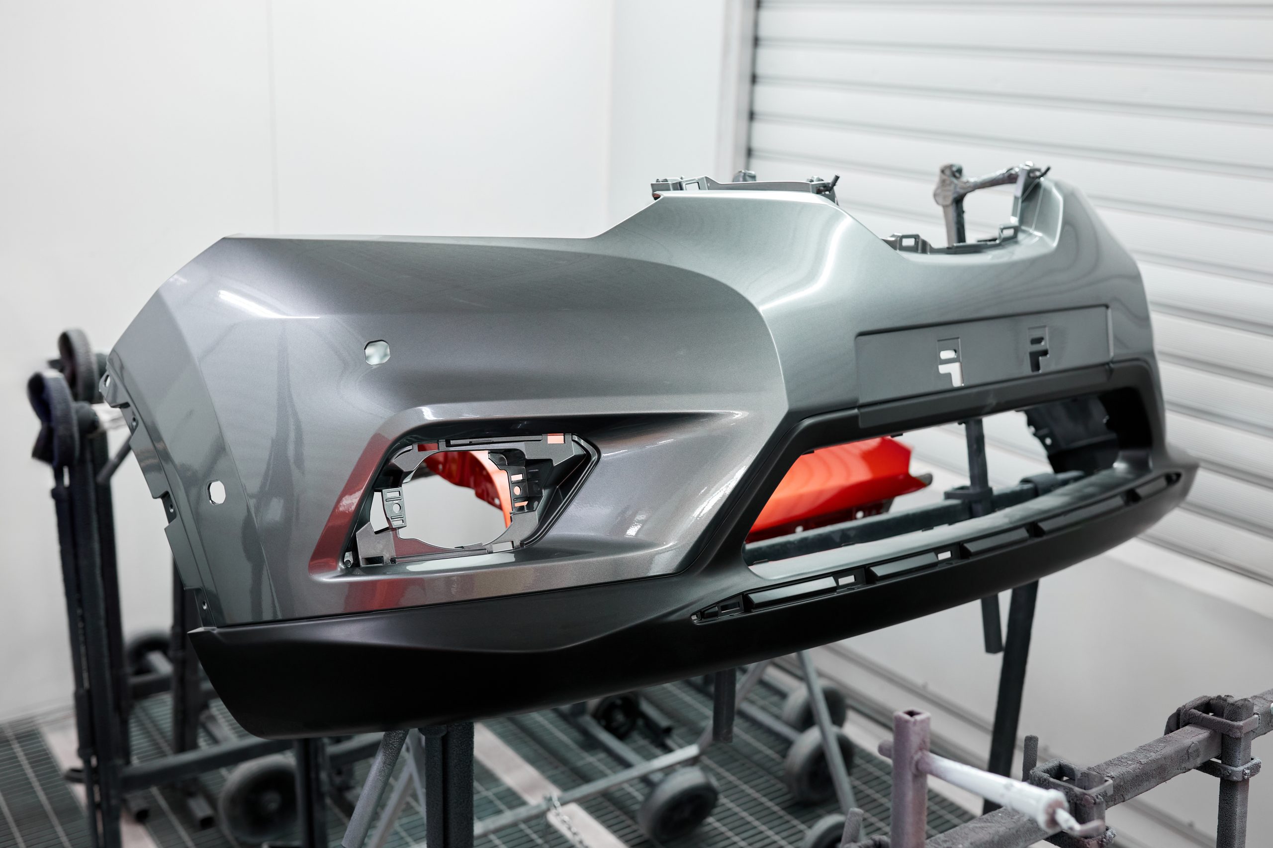 Philippines Automotive Bumpers Market Outlook 2035 painting-chamber-with-parts-from-car-recovery-cars-after-accidents-professional-approach-scaled