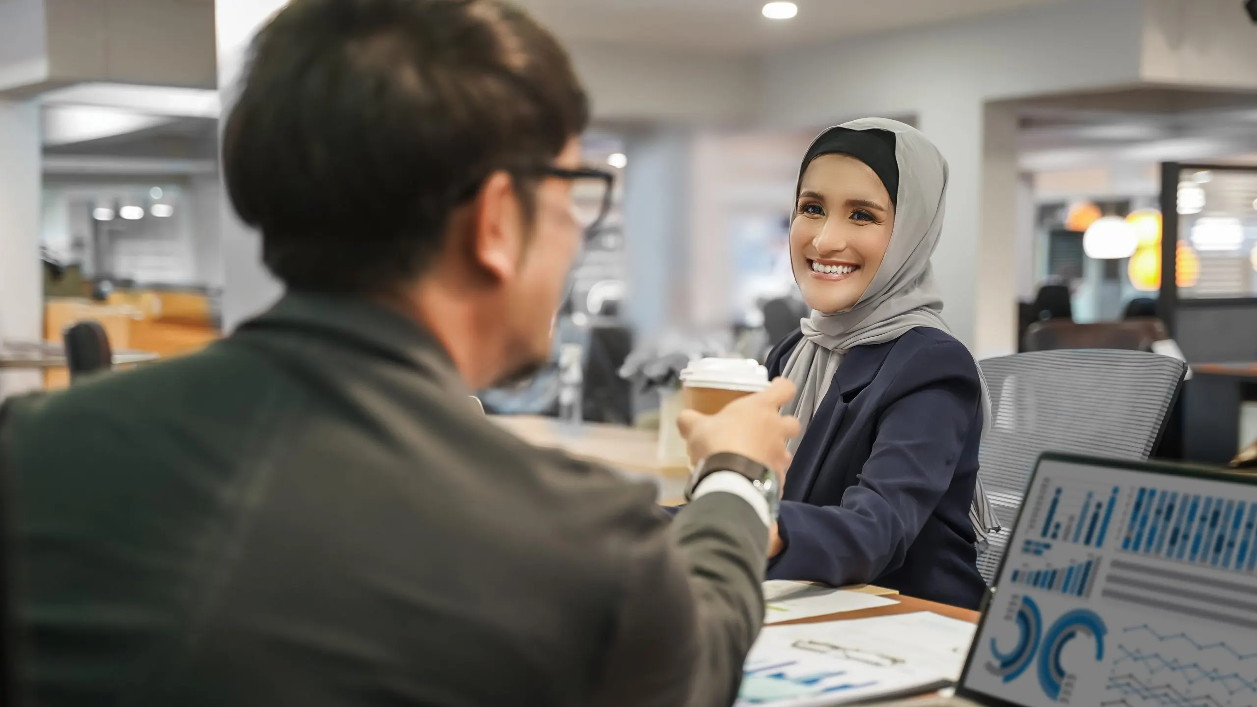 How a UAE Retail Employee Engagement Voice of Customer Survey Drives Better Customer Experience in a Fast-Growing Retail Market uae-retail-employee-engagement-voice-of-customer-survey-scaled