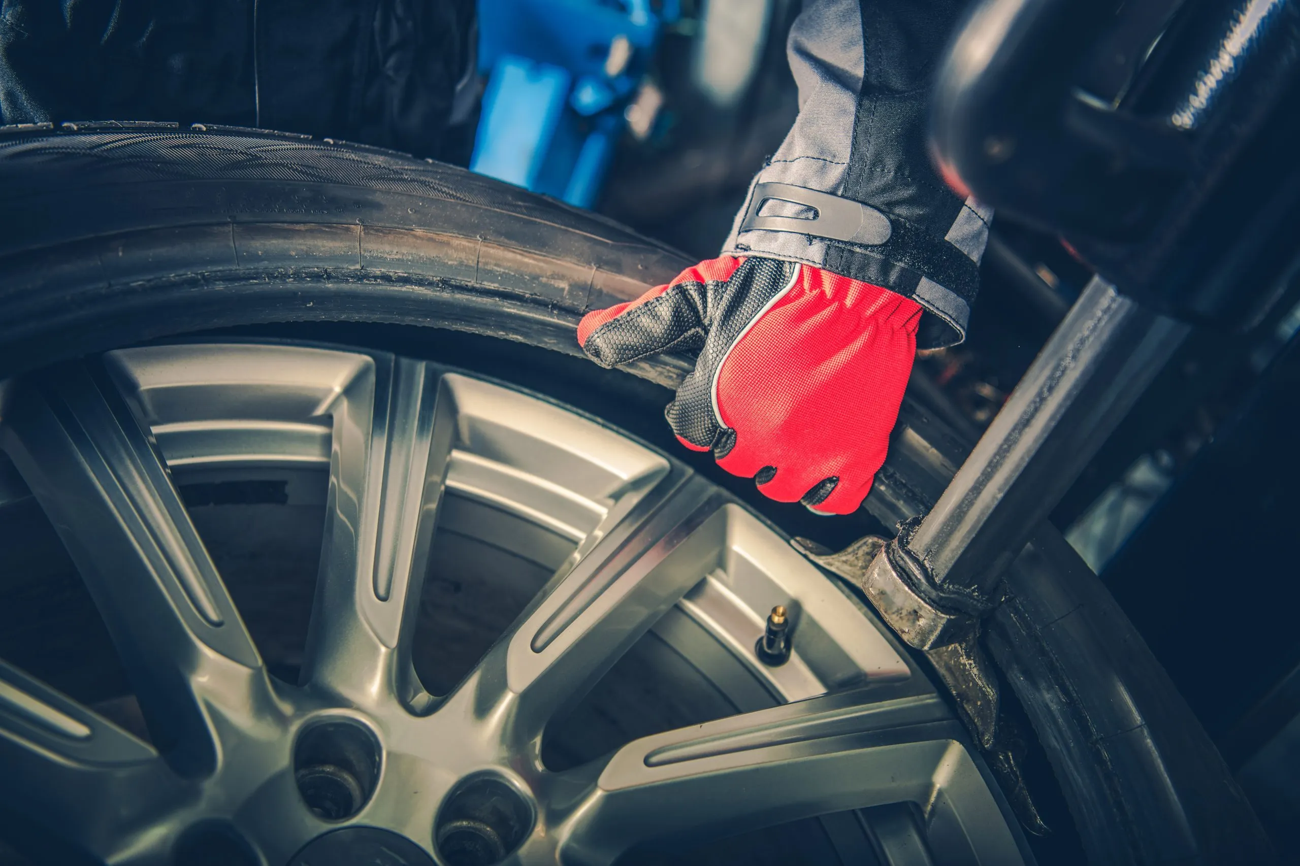 Philippines Brake Fluids Market Outlook to 2035 vulcanizer-car-tire-replacement-scaled