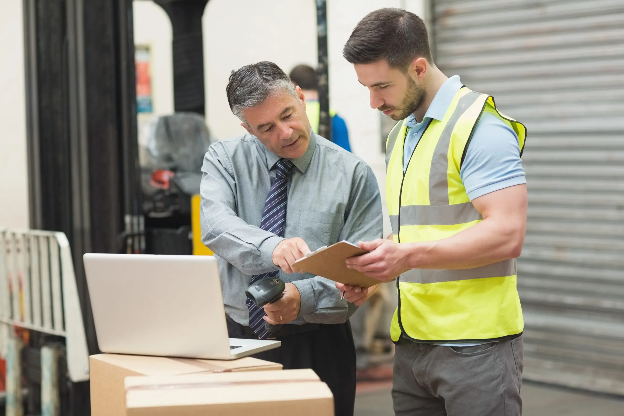 UK 3PL Market Outlook to 2035 workers-scanning-package-warehouse-scaled