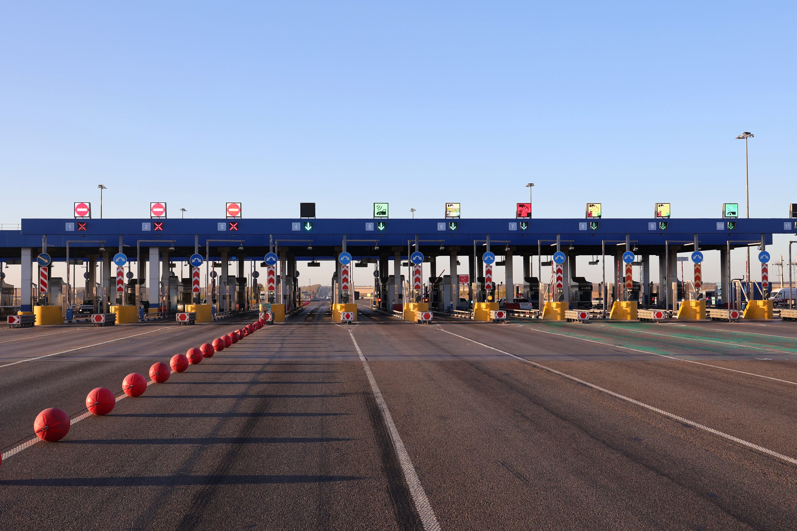 Lane-Departure-Warning-Systems-Industry-scaled