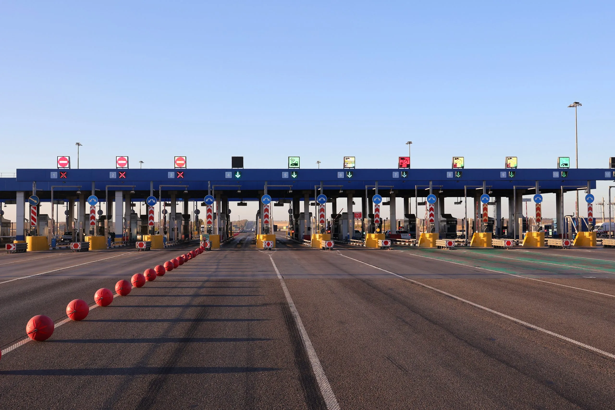 Shaping the Road Ahead Growth, Innovation, and Challenges in the USA Lane Departure Warning Systems Industry Lane-Departure-Warning-Systems-Industry-scaled
