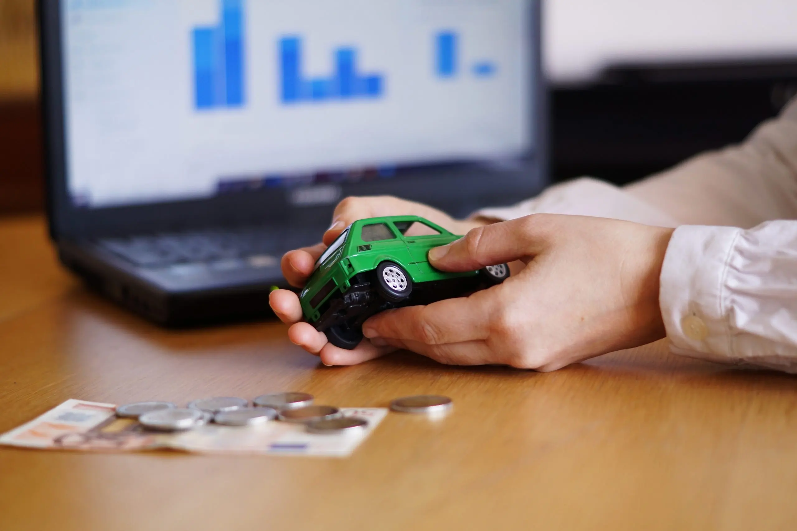OEM and Aftermarket channels compete in a market where Aftermarket contributes over 55% of revenue. automotive-oem-vs-aftermarket-benchmarking-scaled