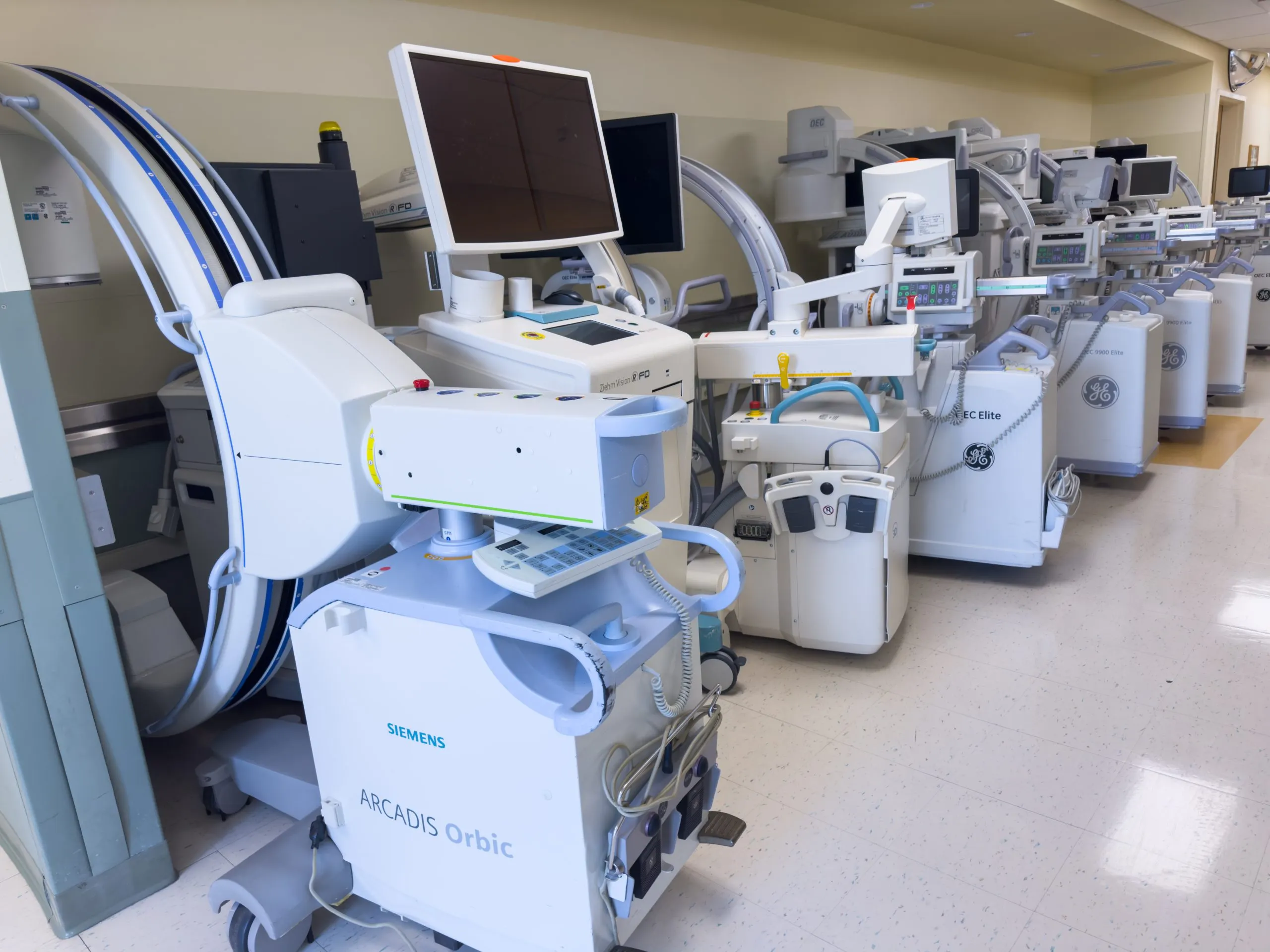 KSA Mammography Equipment Market Outlook 2035 chicago-il-usa-august-162023-cuttingedge-medical-insight-xray-ct-machines-illuminate-scaled