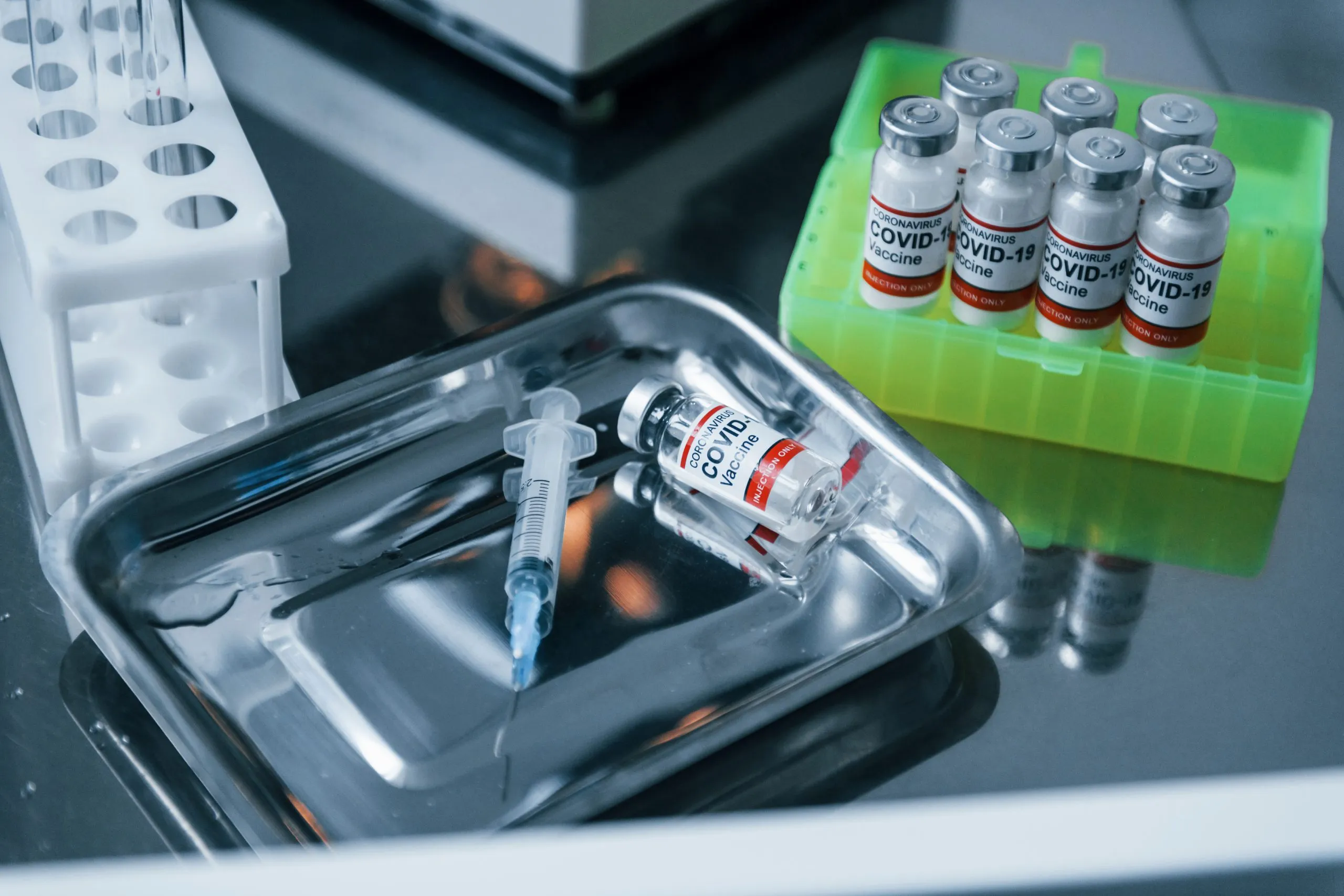 USA PCR Machines Equipment Market Outlook 2035 clean-surface-close-up-view-covid19-vaccine-test-tubes-laboratory-scaled
