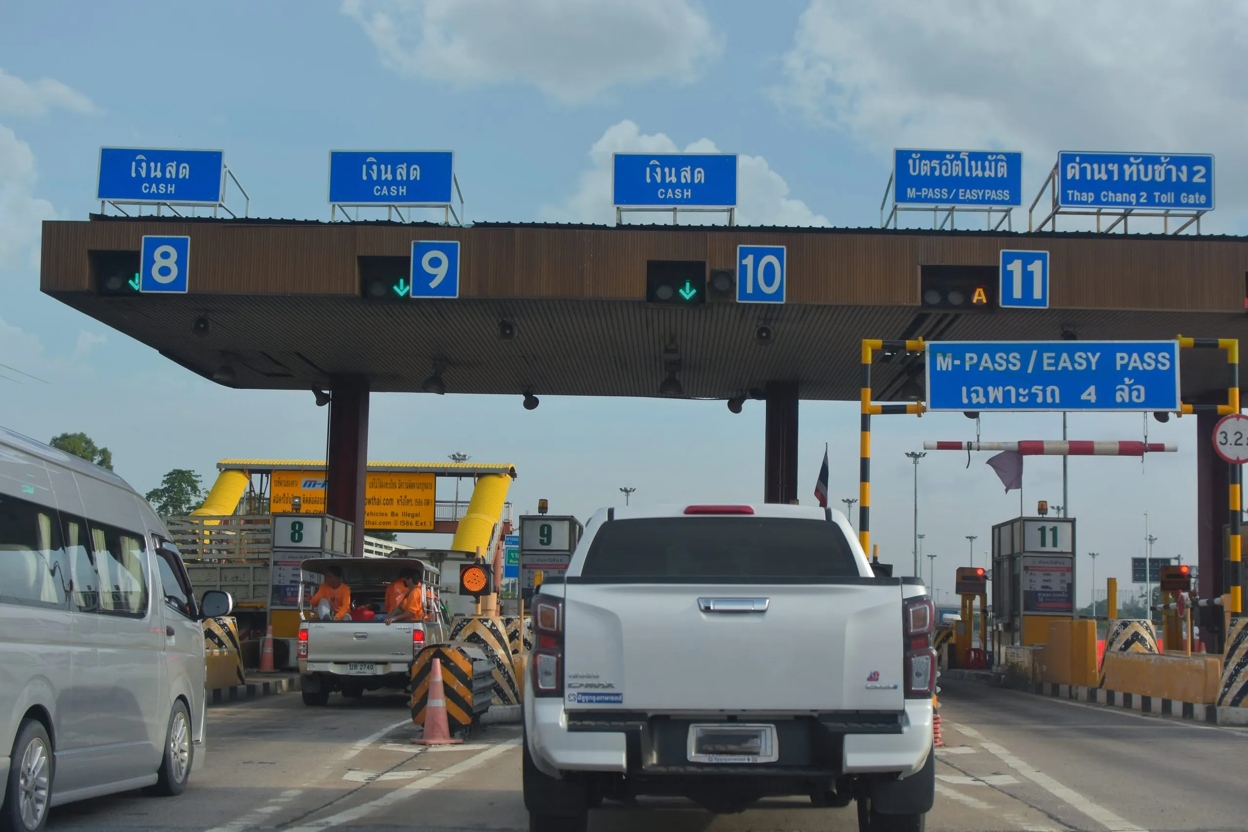 Philippines Lane Departure Warning Systems Market Outlook 2035 expressway-is-highway-that-detects-speed-collects-photographic-tollsjuly-3-2023-bangkok-thailand-scaled