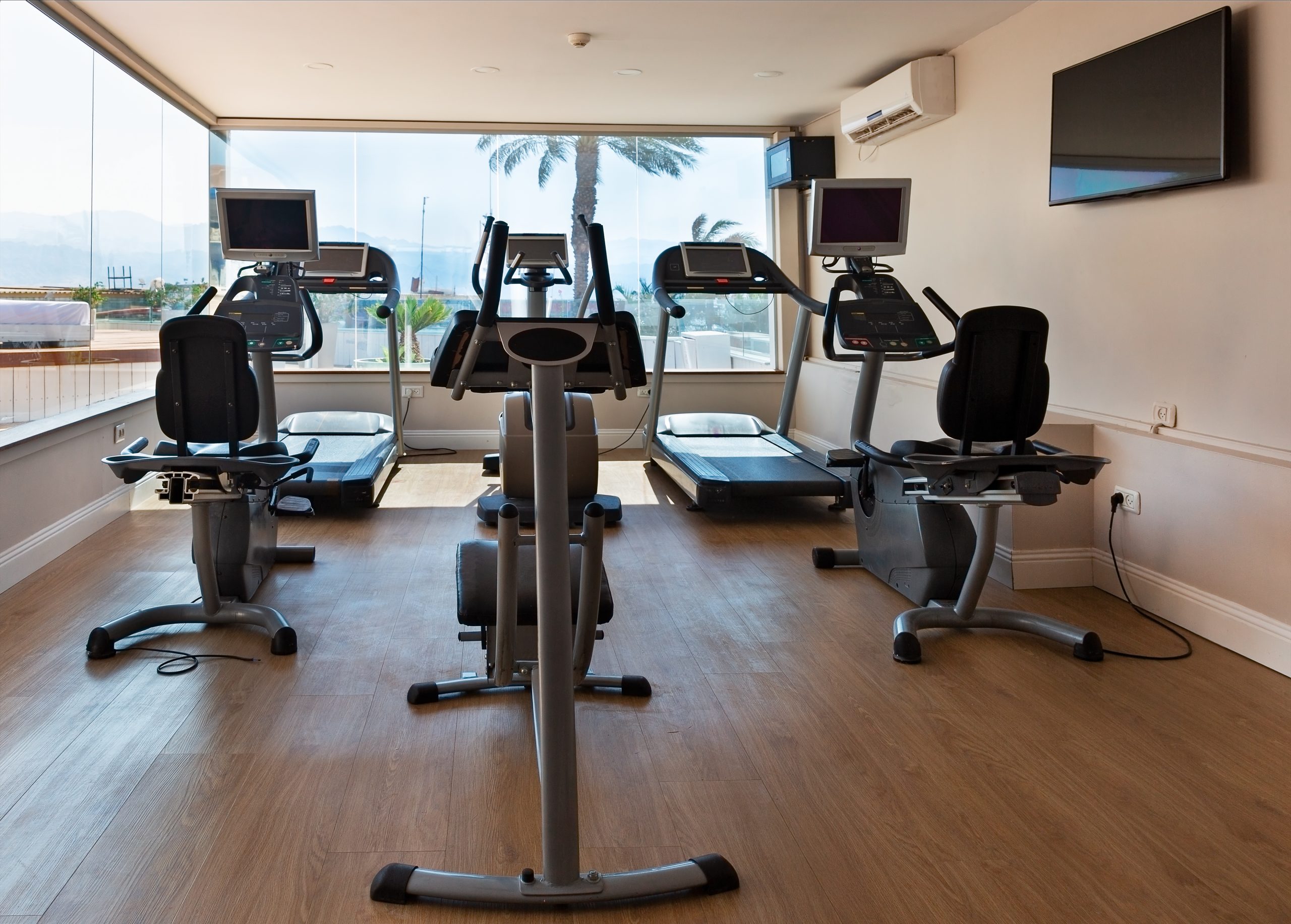 gym-with-sea-views-scaled