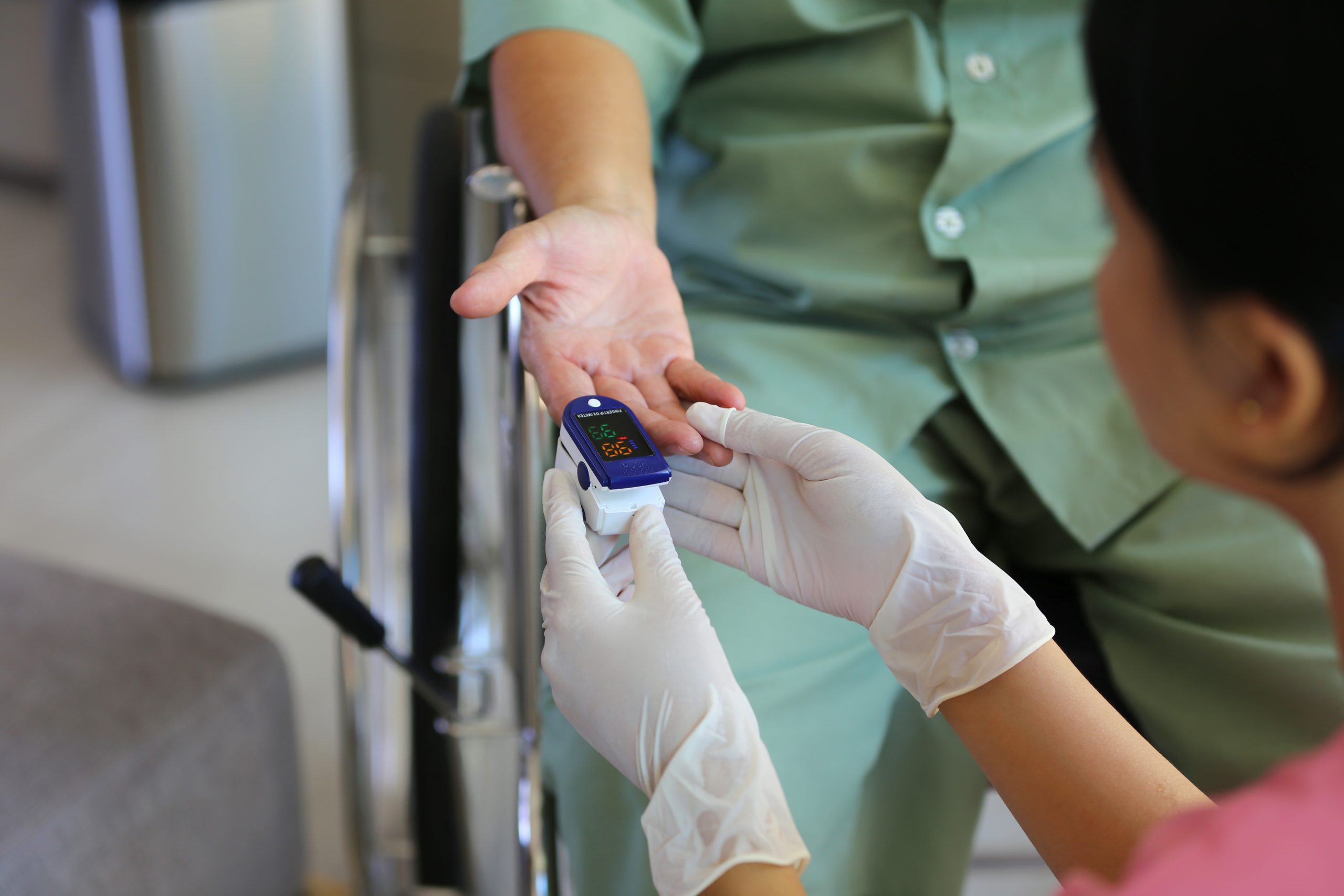 process-measuring-level-oxygen-blood-finger-scaled
