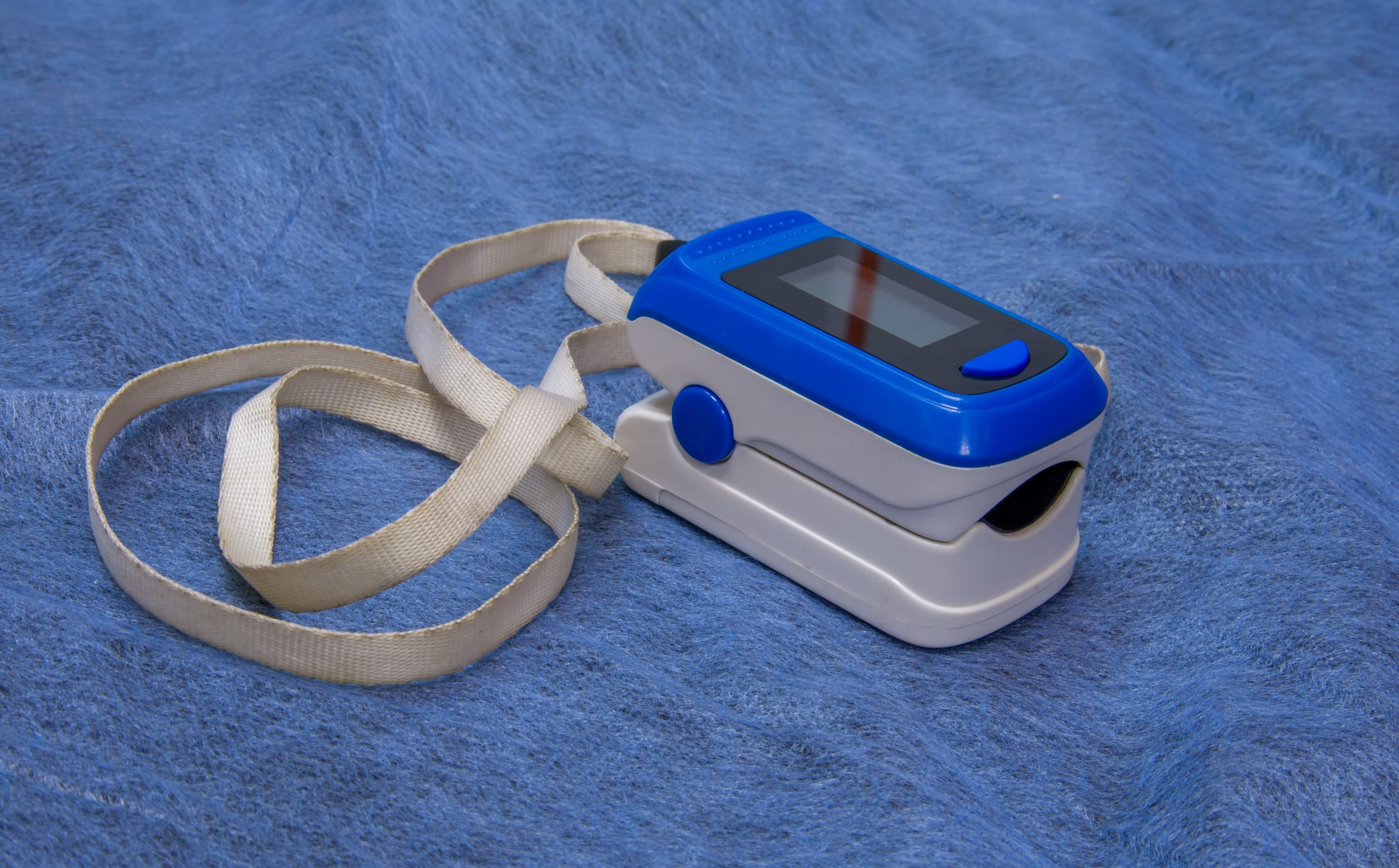 pulse-oximeter-blue-medical-cloth-scaled