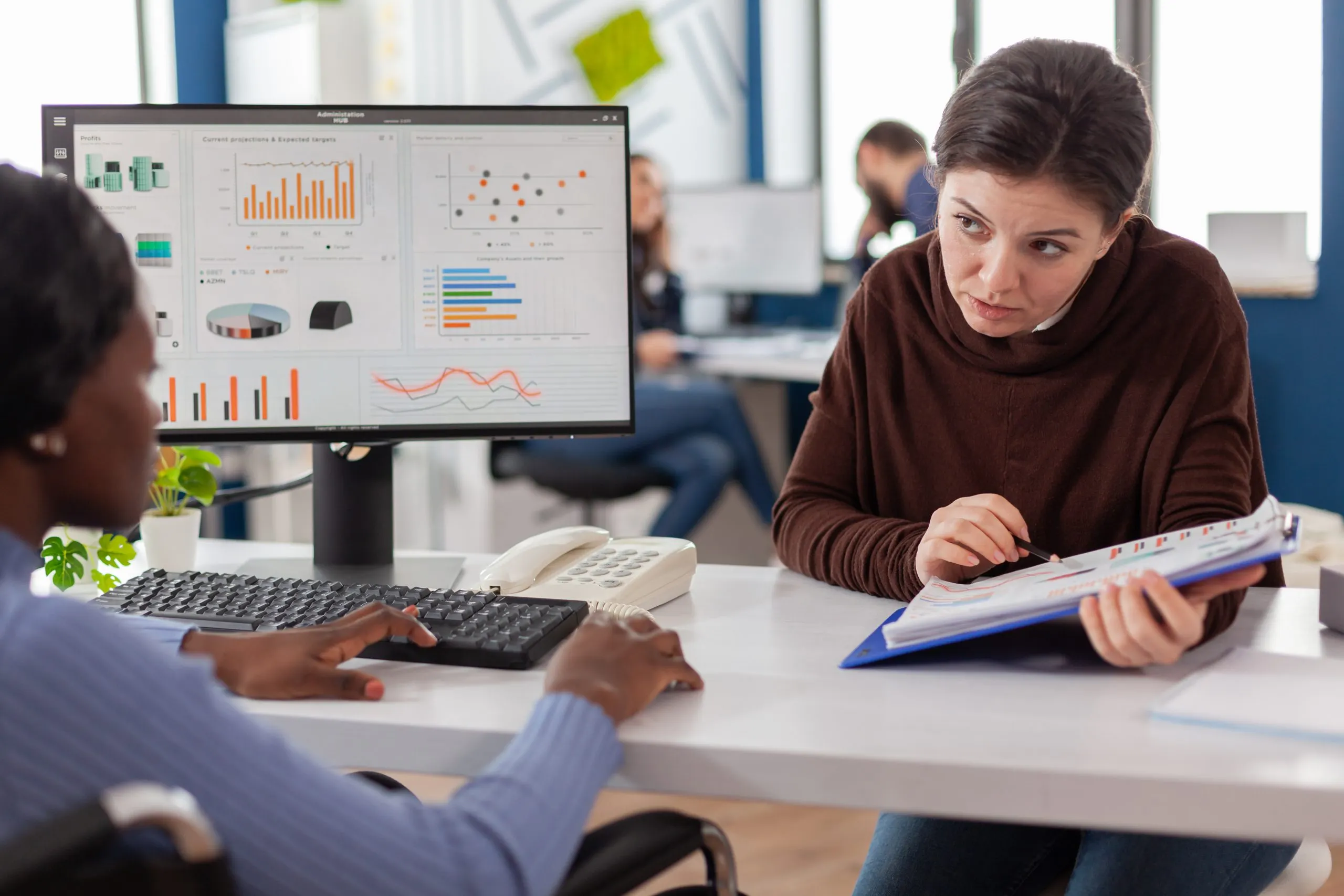 How Workforce Benchmarking Improves Productivity by 10% to 15% Across Retail Chains retail-workforce-benchmarking-metrics-scaled