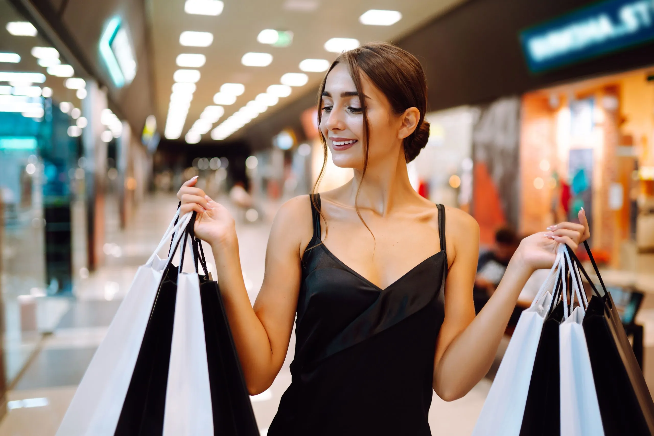 UK Shapewear Market to Cross New Growth Milestone as Online Apparel Sales Account for Over 35% of UK Fashion Purchases UK-shapewear-industry-1-scaled