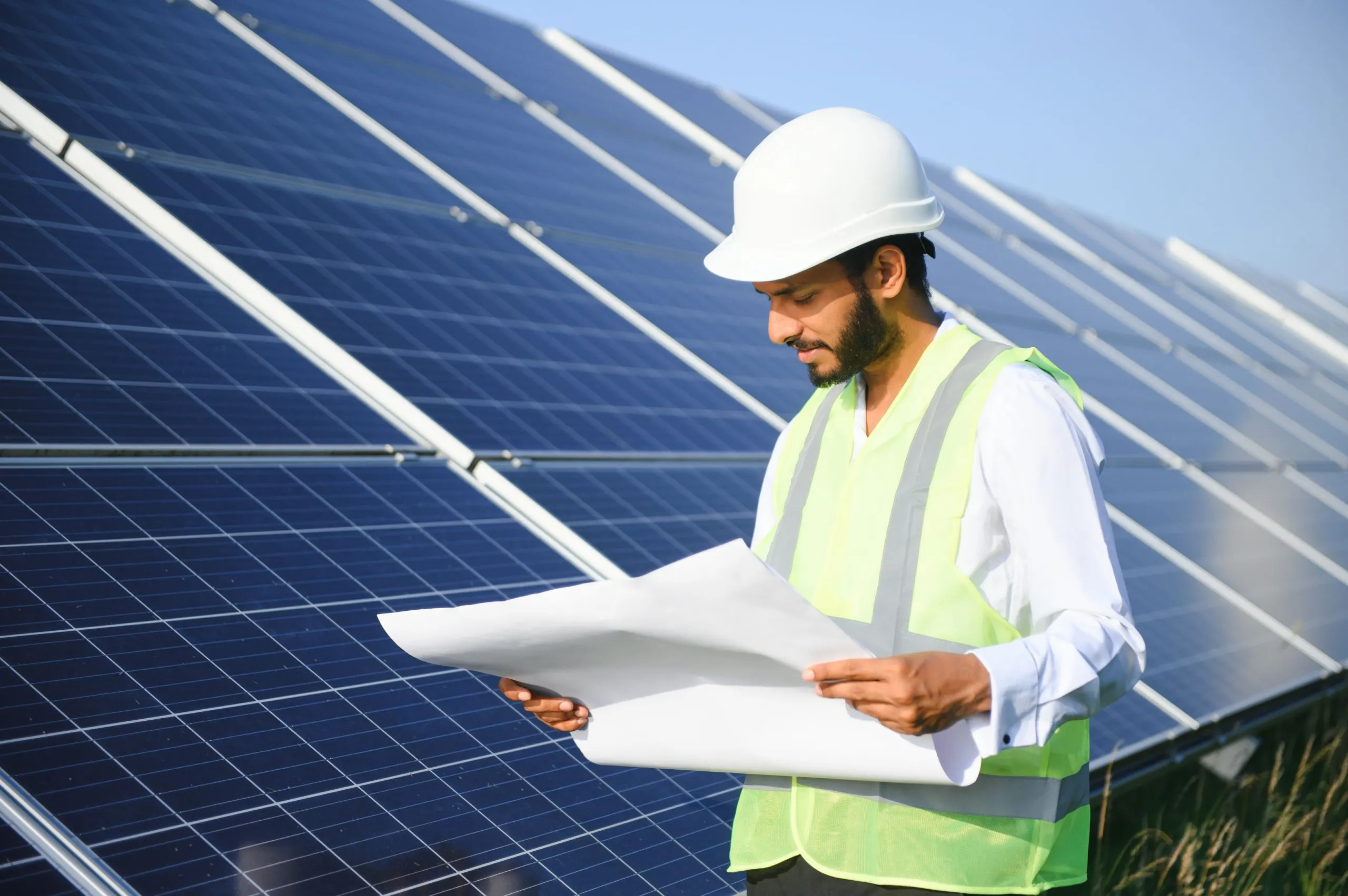 UK Solar EPC Industry Expands as National Solar Capacity Crosses 21.5 GW and Battery-Integrated Projects UK-solar-epc-industry-scaled