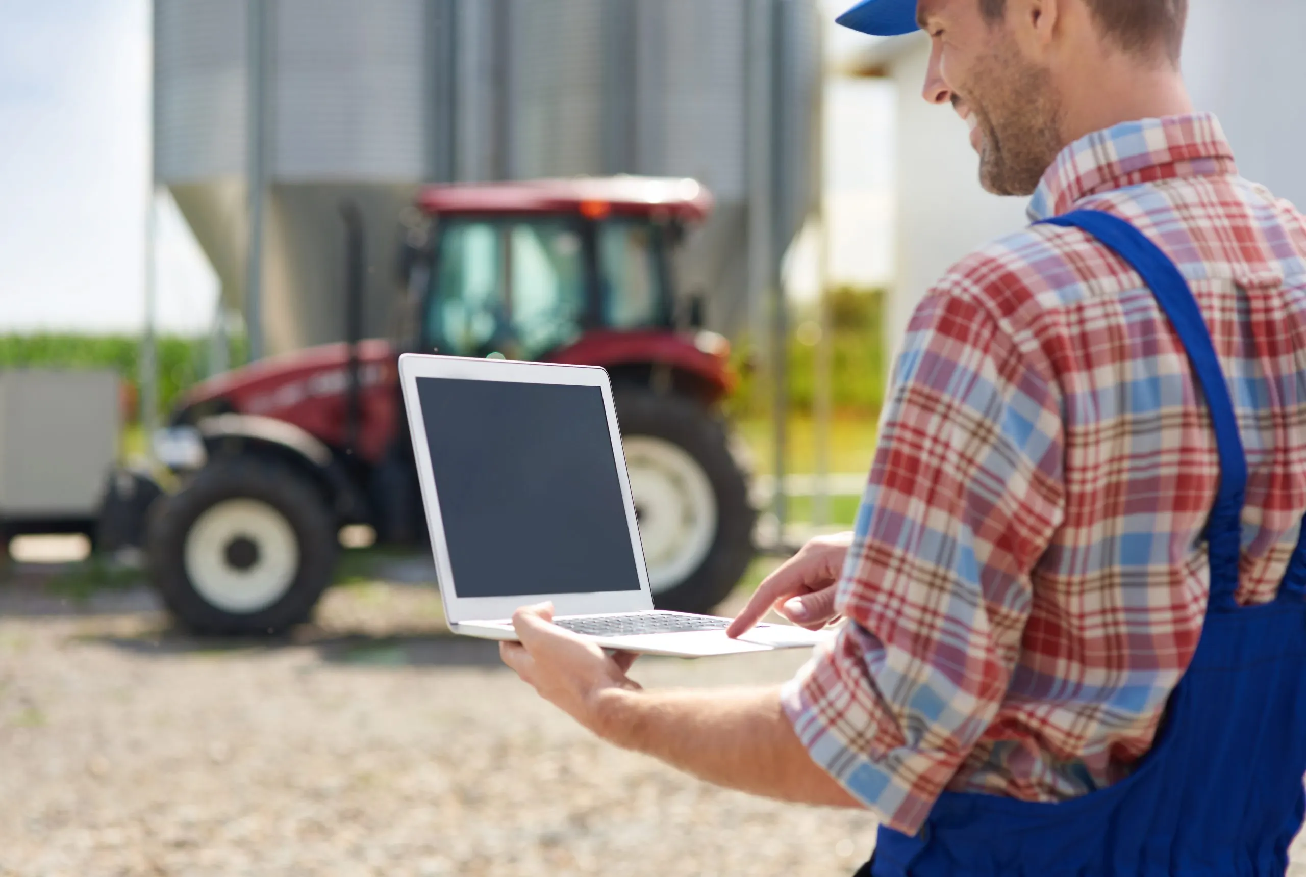 How Machinery Manufacturers Compete in Markets Driven by Farm Mechanization Demand agricultural-machinery-competitor-analysis-scaled