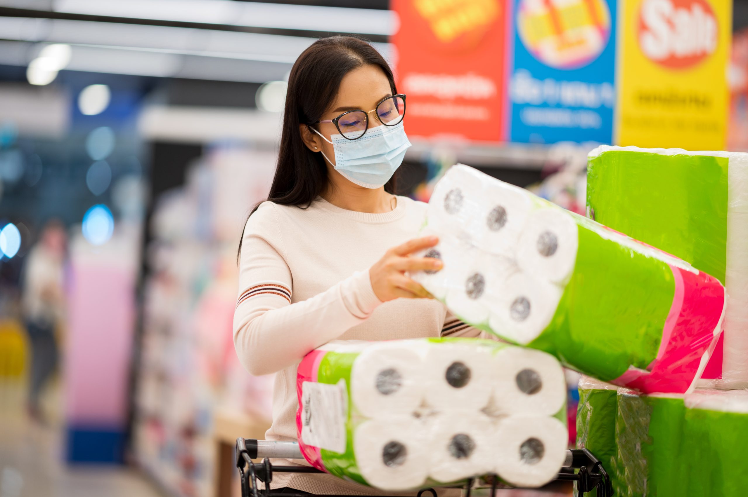 asian-woman-wearing-face-mask-shopping-supermaket-corona-virus-scaled