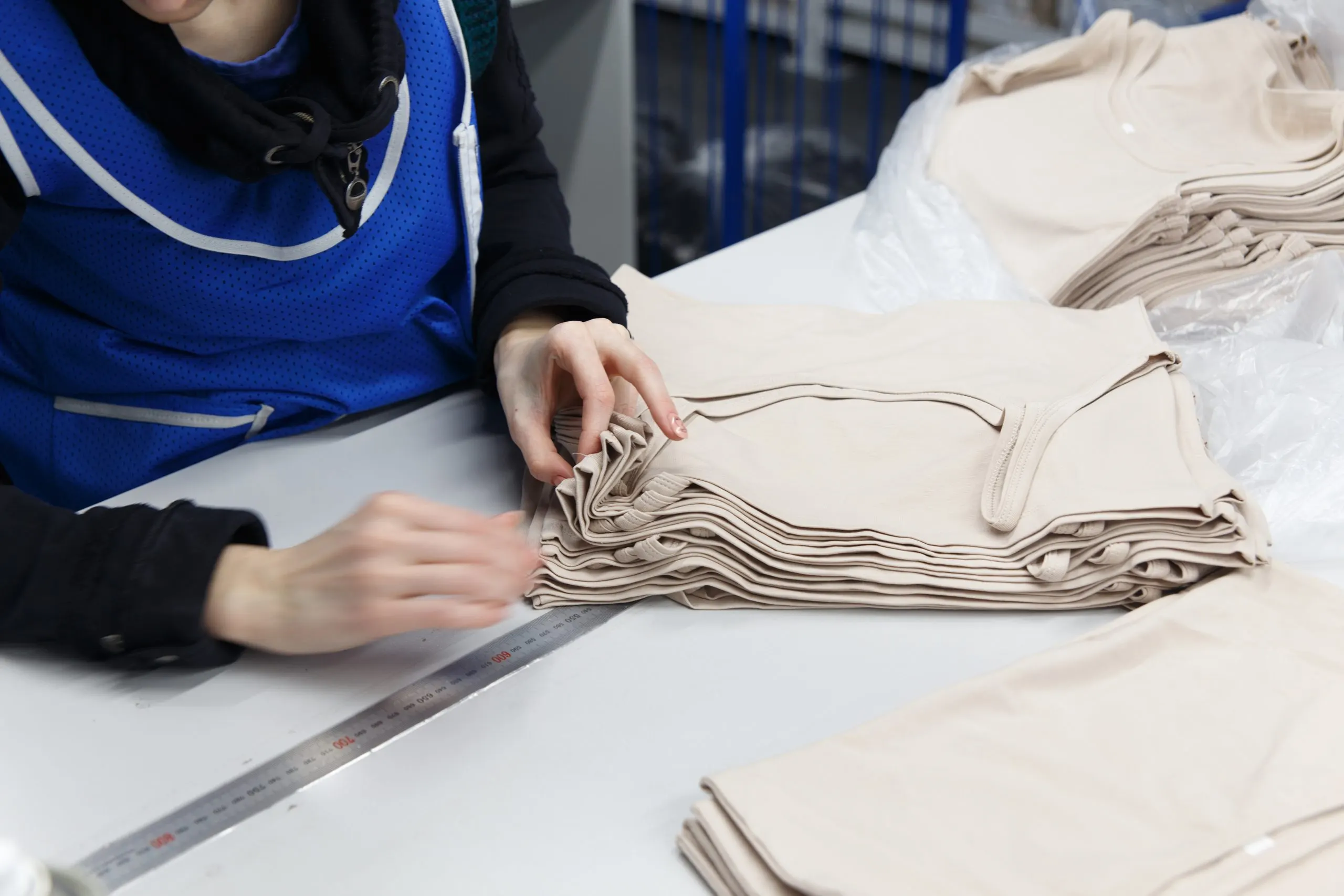 Exploring KSA Shapewear Market Growth with $120M Revenue and 18% CAGR Opportunities close-up-hands-worker-clothing-company-labelling-their-product-scaled