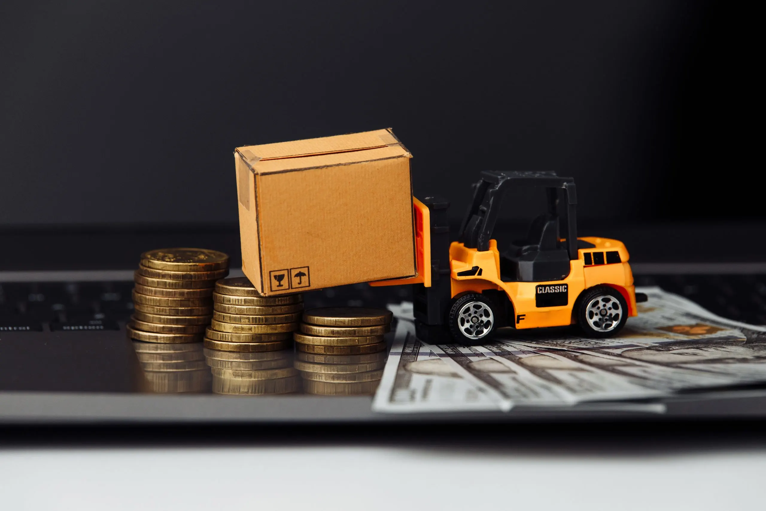 How Cost Benchmarking Improves Profitability Across Shipping and Logistics Operations cost-benchmarking-shipping-and-logistics-scaled