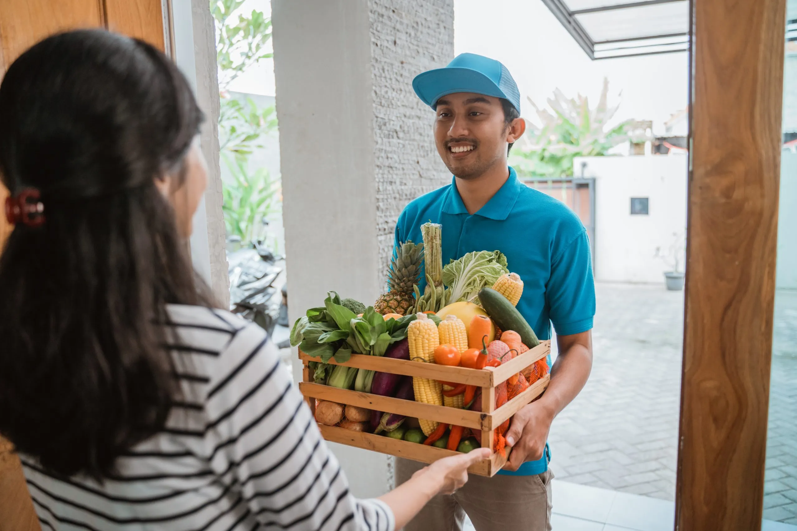 Singapore Online Grocery Delivery Market Outlook to 2035 courier-delivering-grocery-customer-scaled