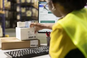 Benchmarking Courier Efficiency in Markets Handling Millions of Daily Deliveries