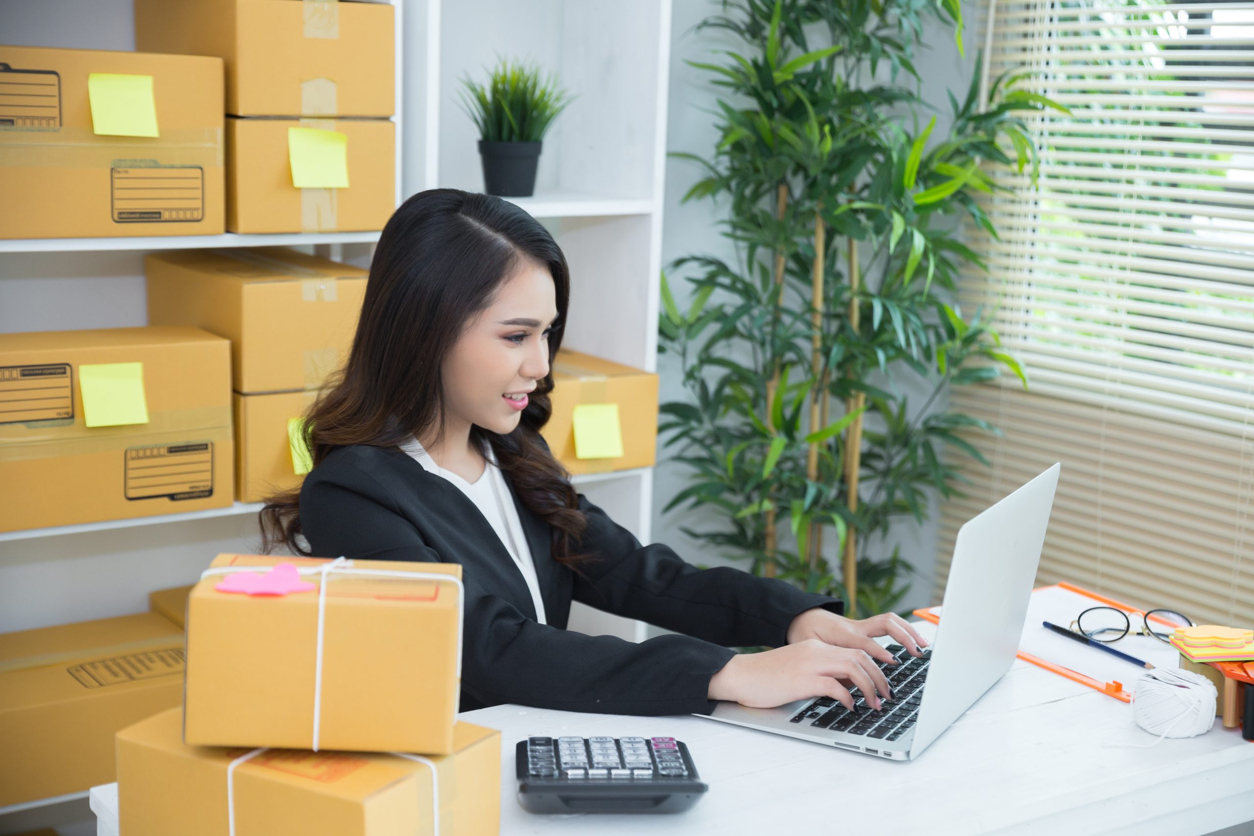 Benchmarking Shipping Performance Across E-commerce Supply Chains ecommerce-shipping-benchmarking-services-scaled