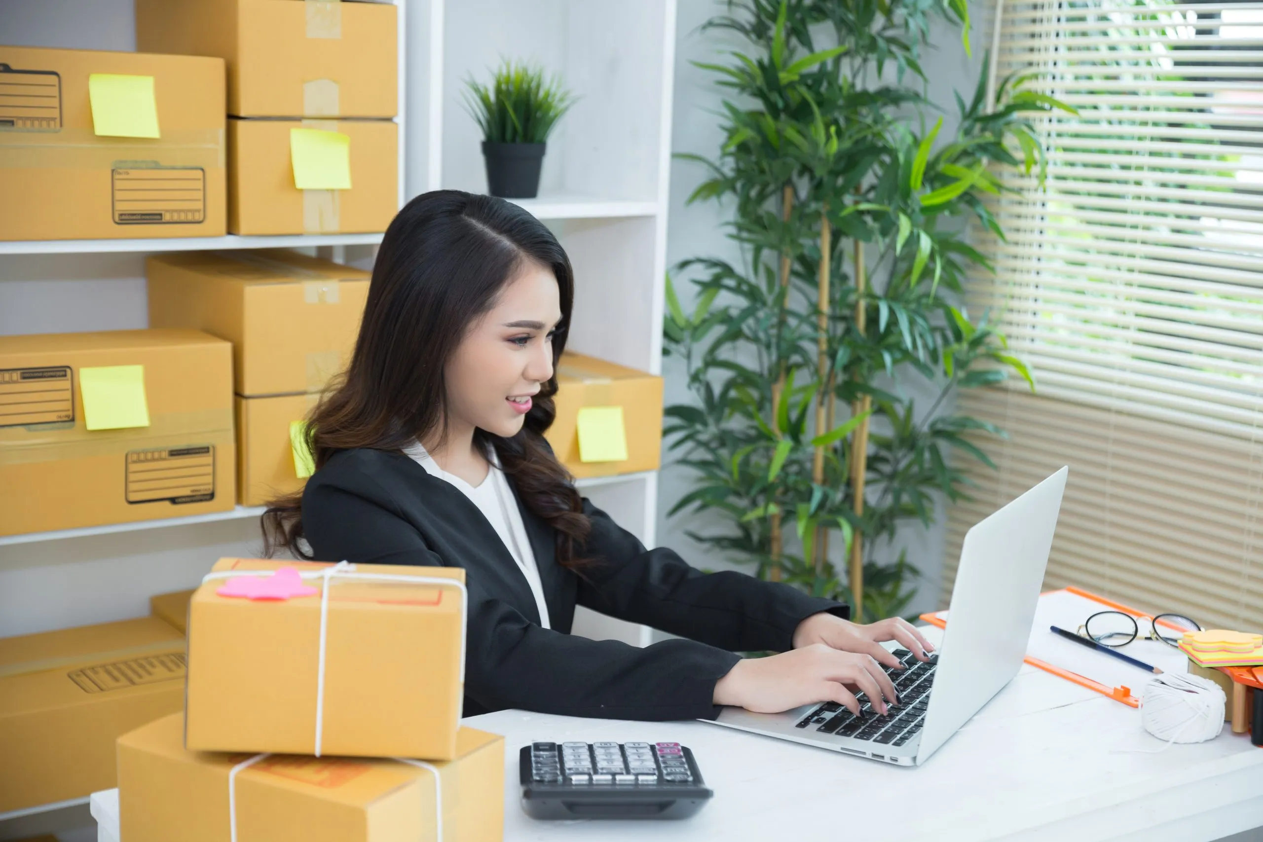 Benchmarking Shipping Performance Across E-commerce Supply Chains ecommerce-shipping-benchmarking-services-scaled