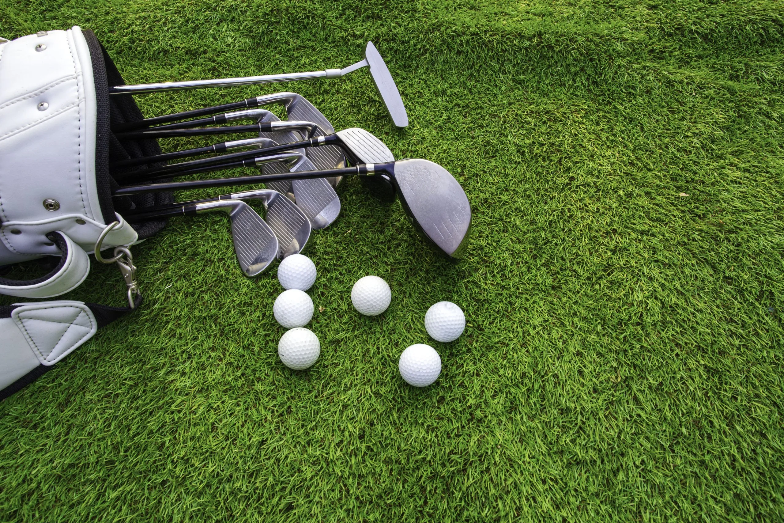 USA Golf Equipment Market Outlook to 2035 golf-ball-golf-club-bag-green-grass-scaled