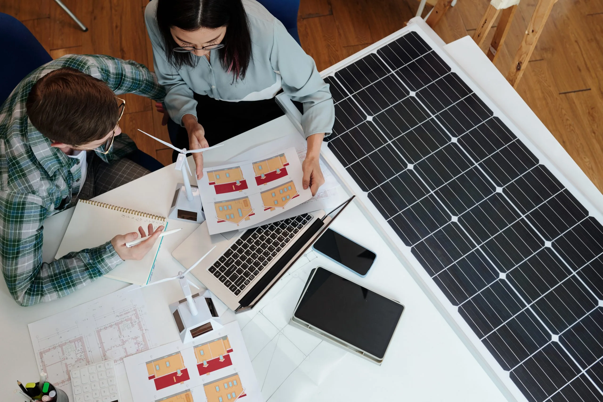 Germany Solar PV Market Advancing to 100 GW with 400% Growth in Capacity green-energy-engineer-helping-client-scaled